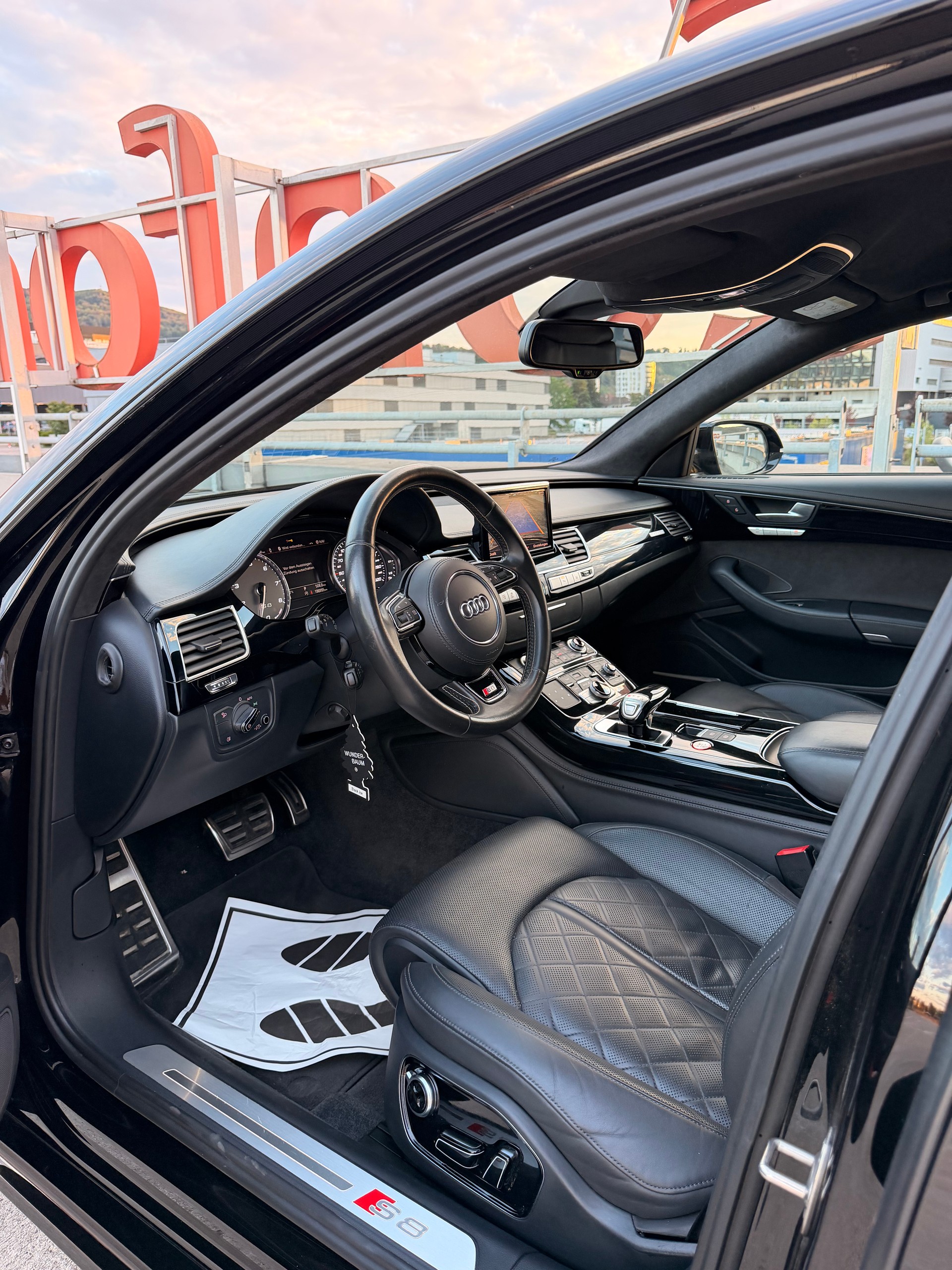 AUDI S8 4.0 TFSI V8 Plus Quattro Tiptronic-image-11