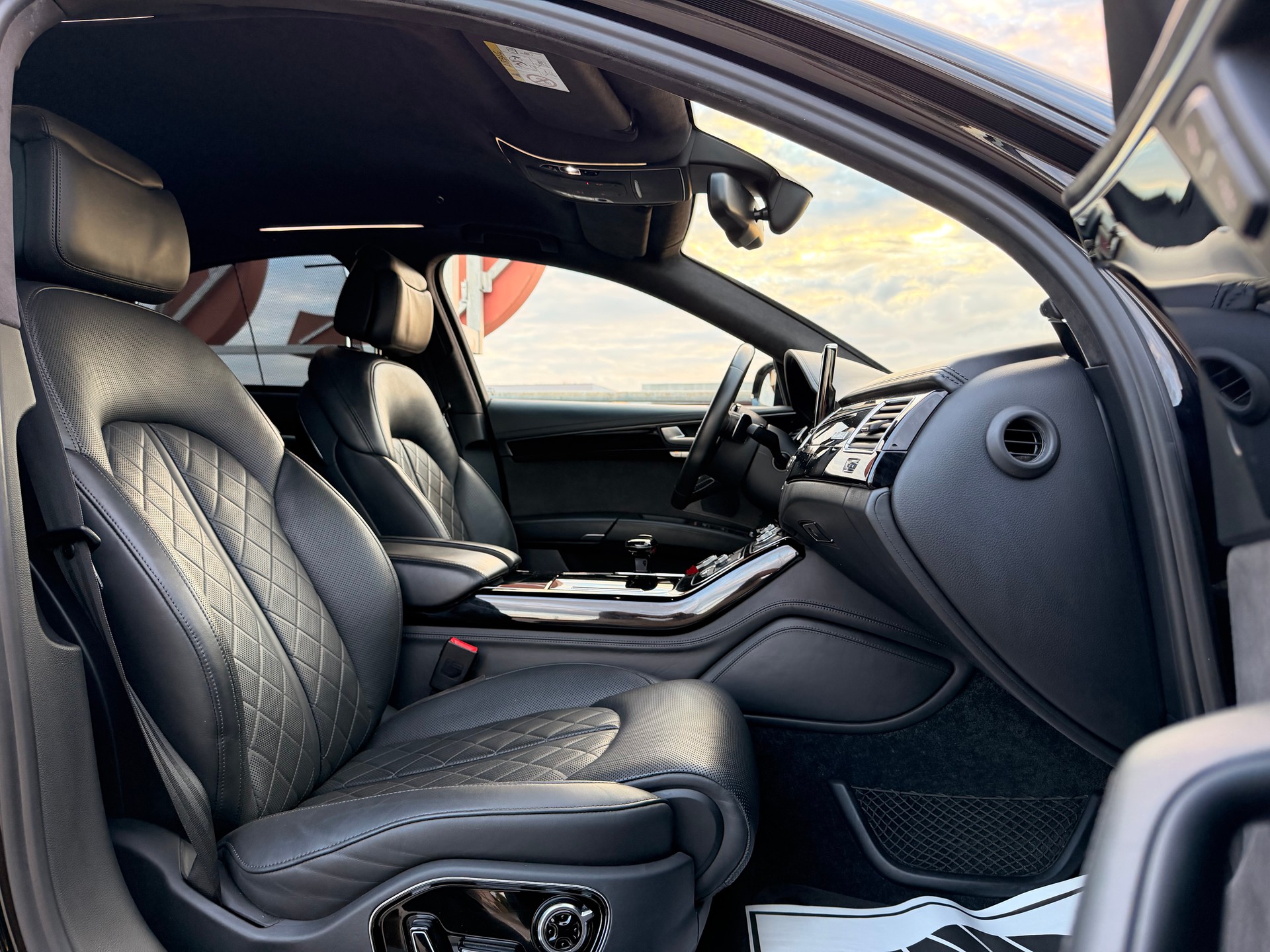 AUDI S8 4.0 TFSI V8 Plus Quattro Tiptronic-image-9