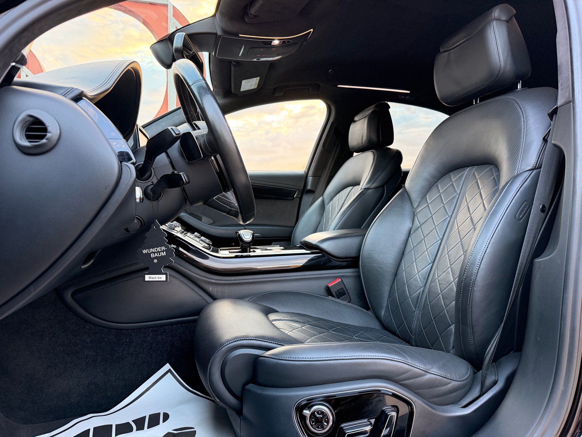 AUDI S8 4.0 TFSI V8 Plus Quattro Tiptronic-image-10