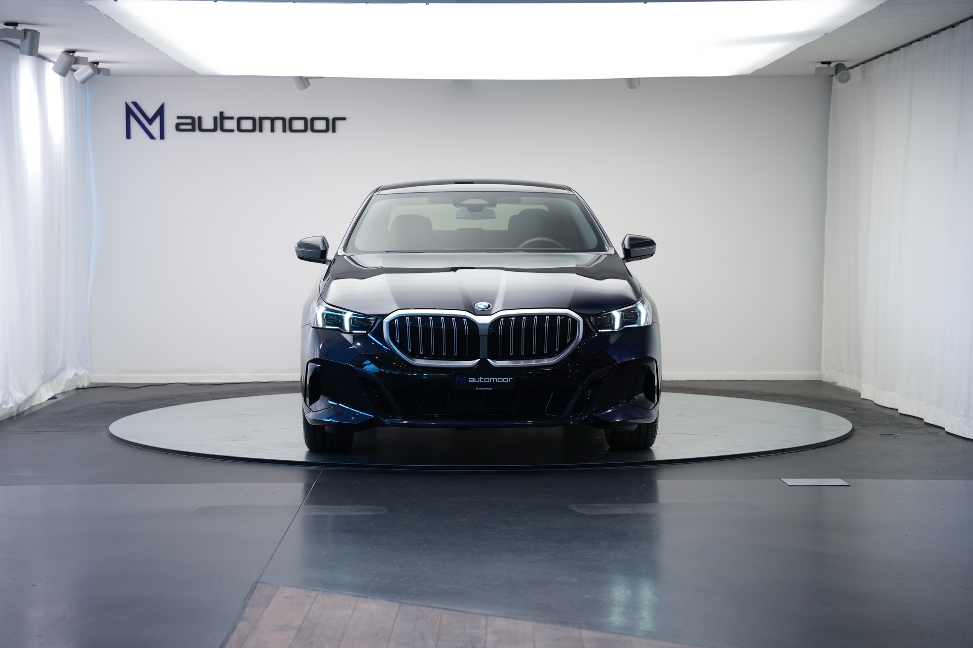 BMW 520d xDrive 48V M Sport Steptronic *Carbon* *Harman/Kardon* *Werksgarantie*-showroom-element-1