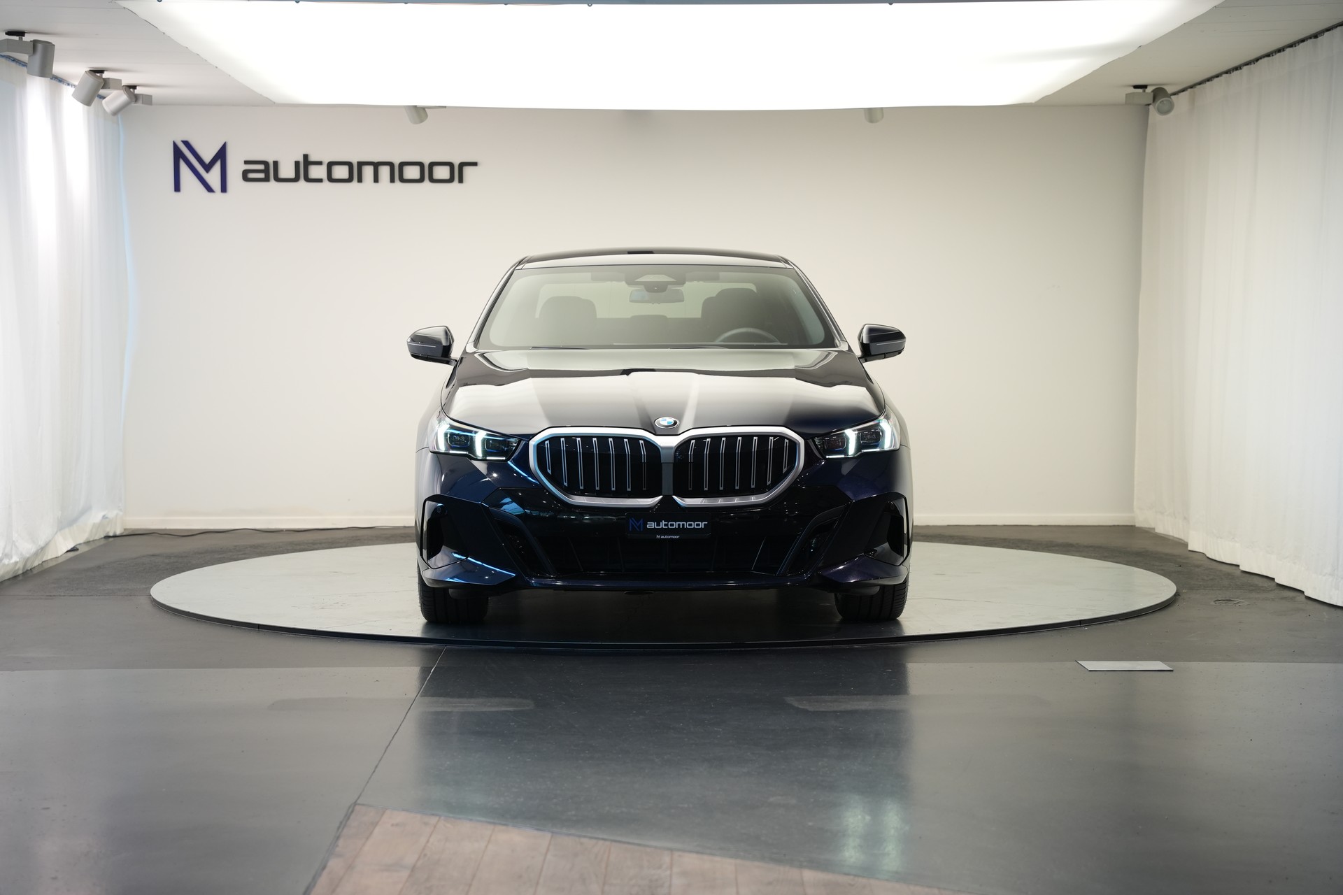 BMW 520d xDrive 48V M Sport Steptronic *Carbon* *Harman/Kardon* *Werksgarantie*-image-1