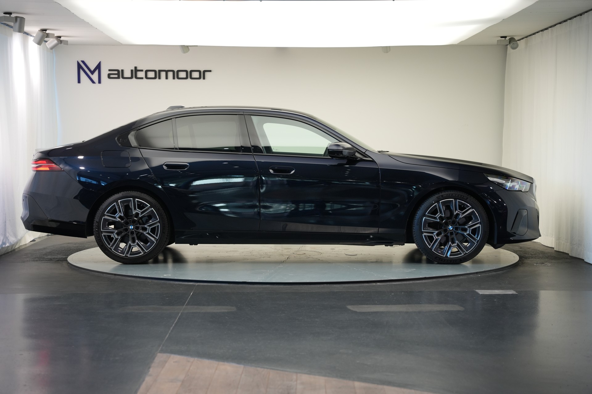 BMW 520d xDrive 48V M Sport Steptronic *Carbon* *Harman/Kardon* *Werksgarantie*-image-3