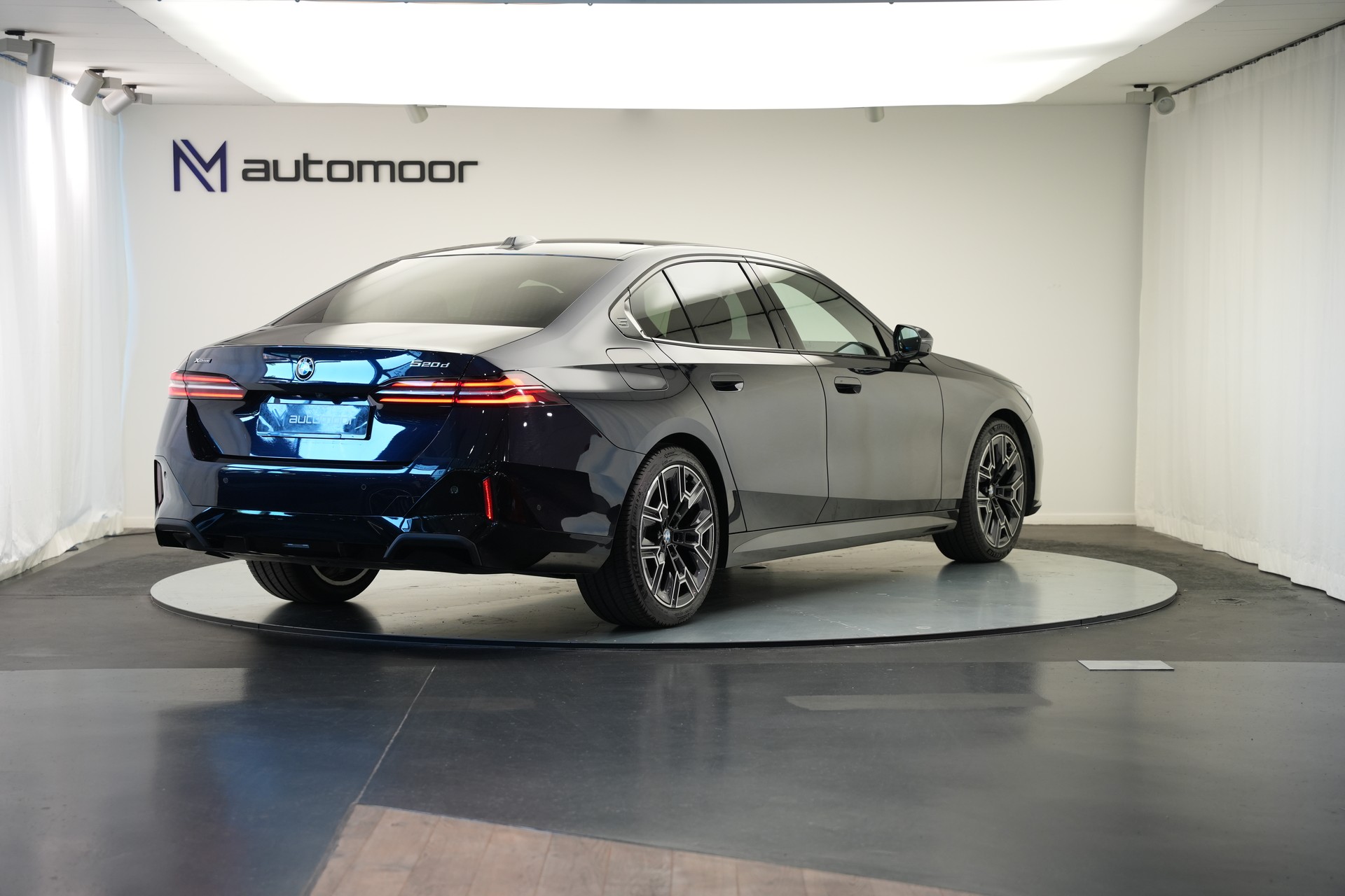 BMW 520d xDrive 48V M Sport Steptronic *Carbon* *Harman/Kardon* *Werksgarantie*-image-4