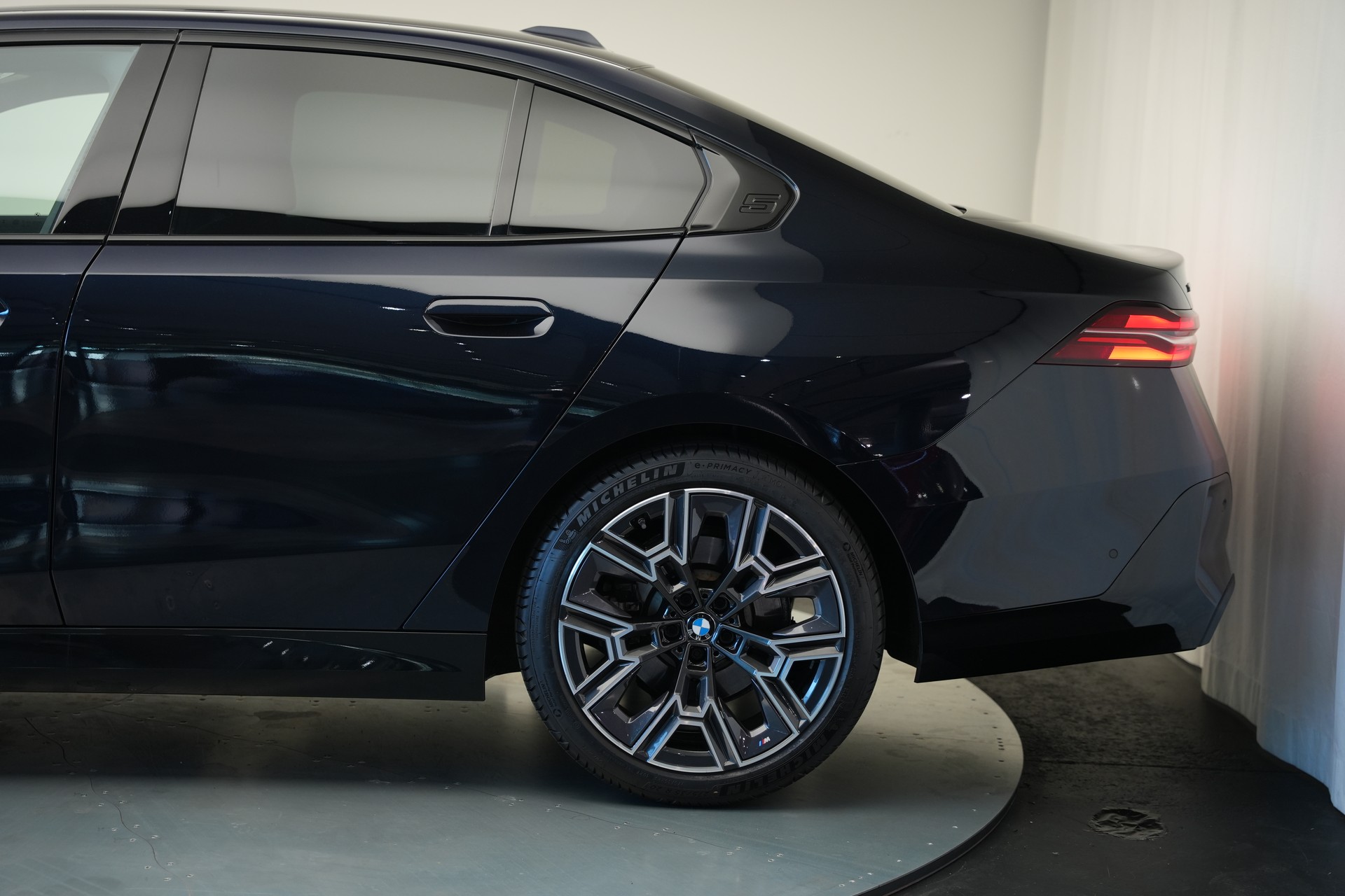 BMW 520d xDrive 48V M Sport Steptronic *Carbon* *Harman/Kardon* *Werksgarantie*-image-46
