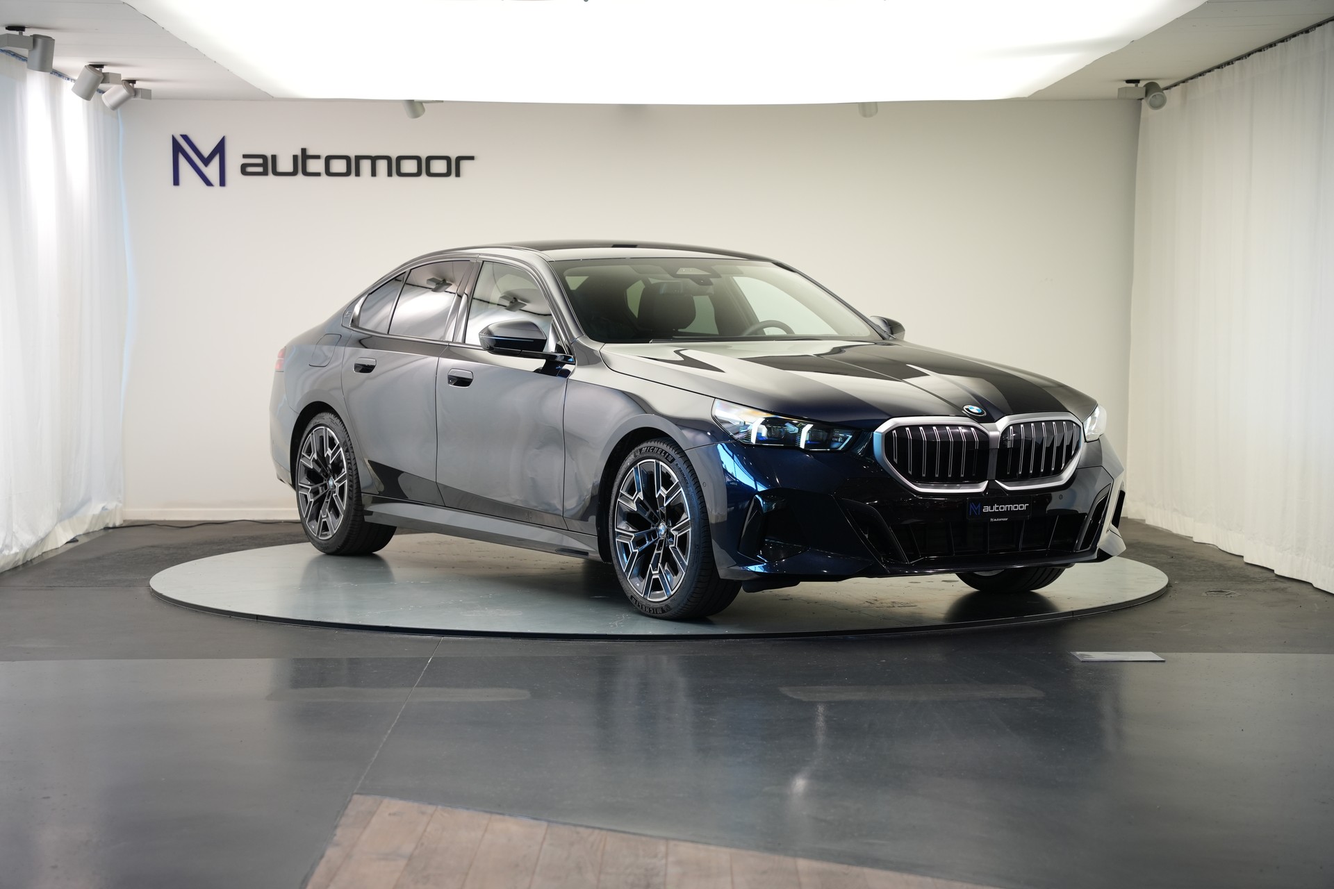BMW 520d xDrive 48V M Sport Steptronic *Carbon* *Harman/Kardon* *Werksgarantie*-image-2