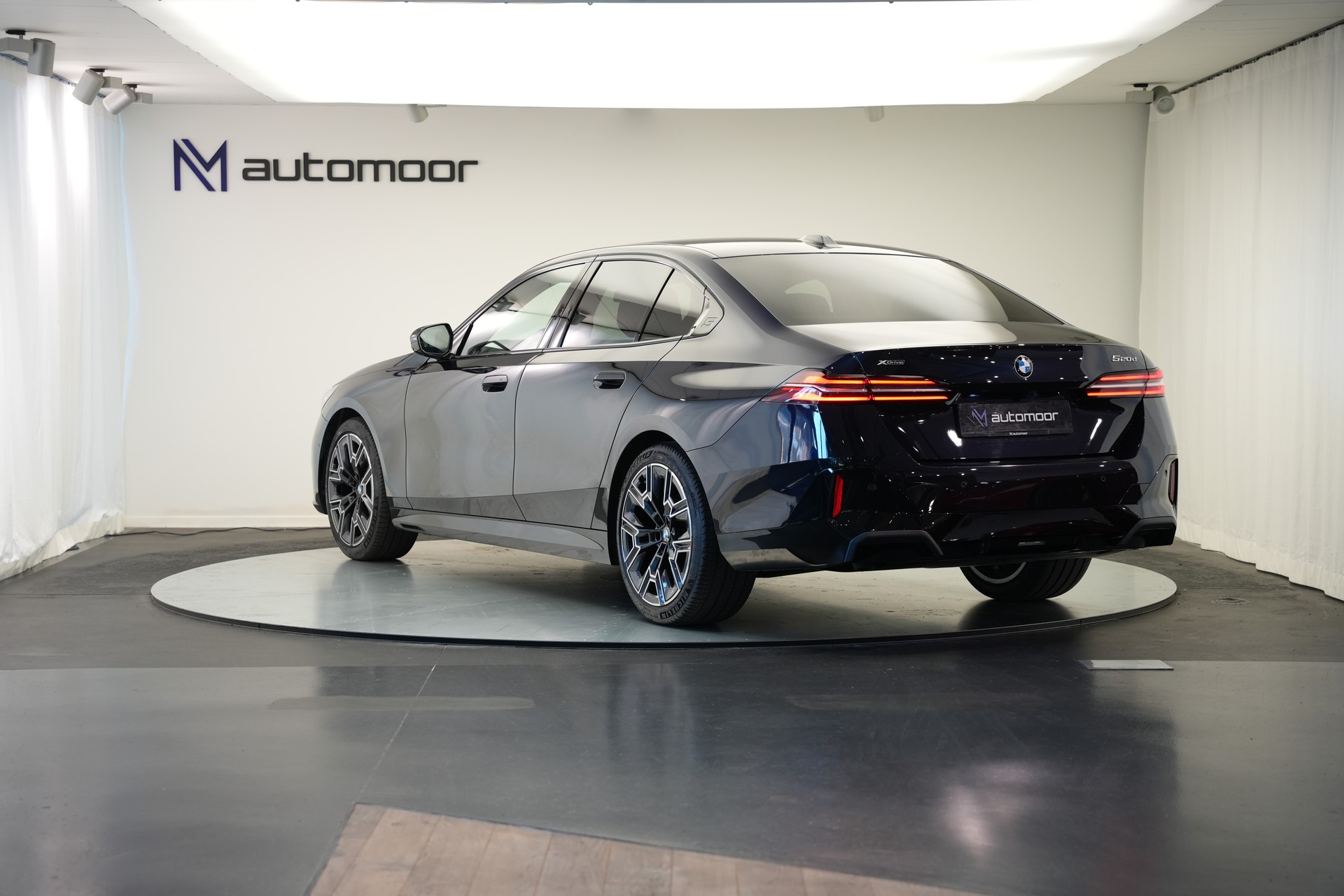 BMW 520d xDrive 48V M Sport Steptronic *Carbon* *Harman/Kardon* *Werksgarantie*-image-6