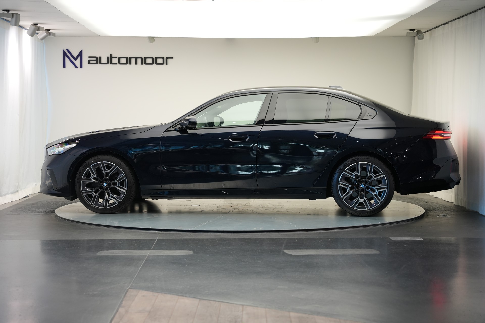BMW 520d xDrive 48V M Sport Steptronic *Carbon* *Harman/Kardon* *Werksgarantie*-image-7