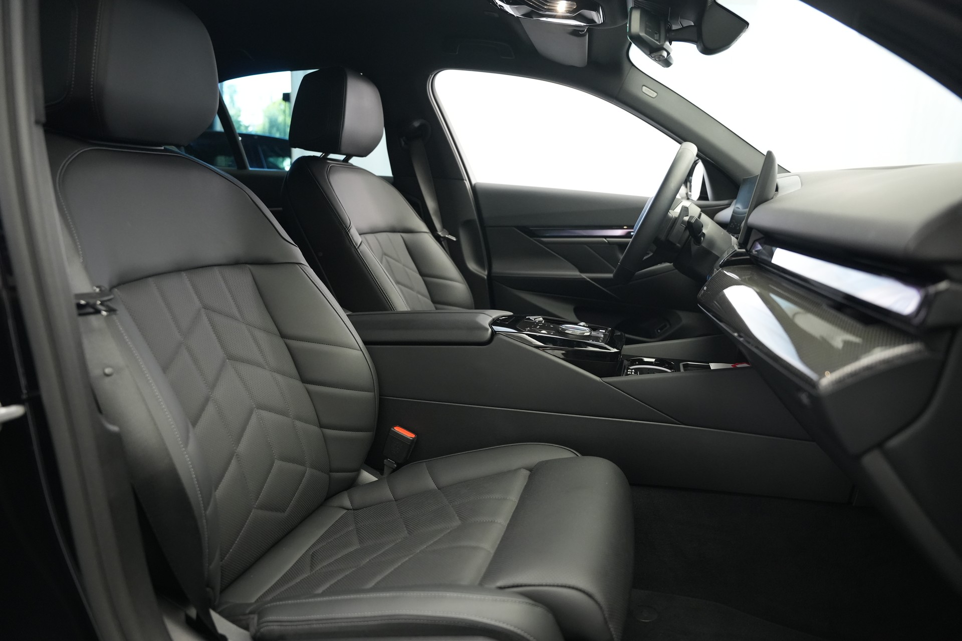 BMW 520d xDrive 48V M Sport Steptronic *Carbon* *Harman/Kardon* *Werksgarantie*-image-13