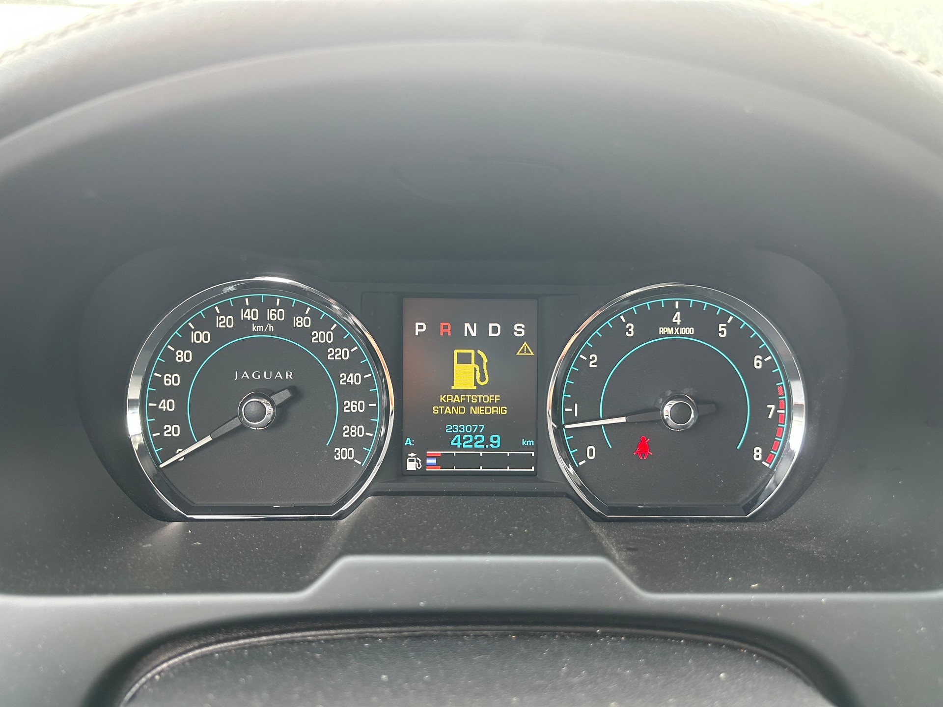 JAGUAR XF 3.0 V6 S/C Premium Luxury 4x4-image-9