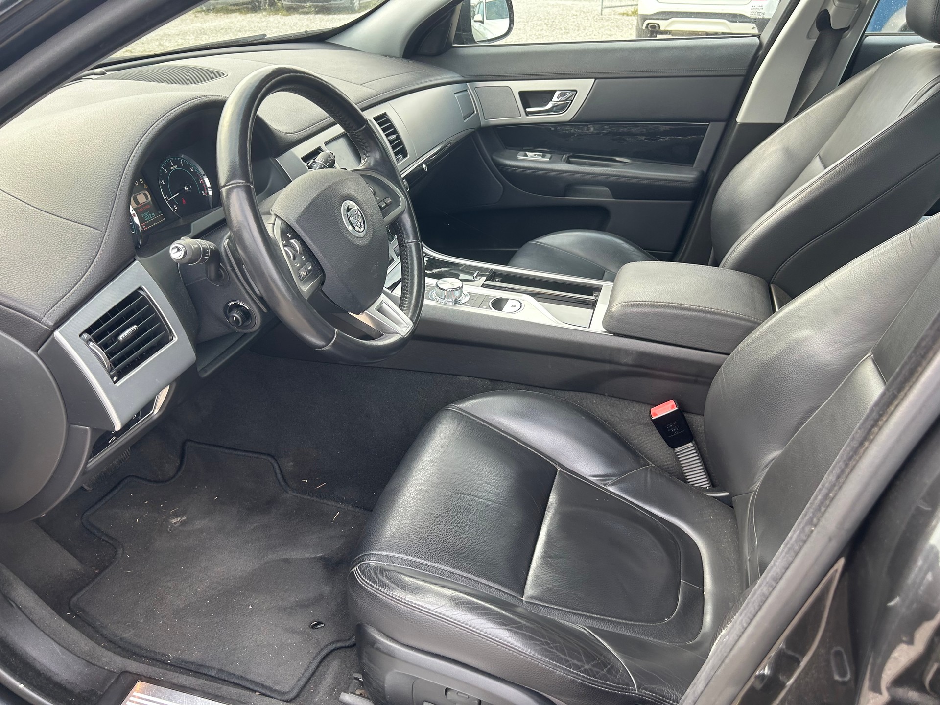 JAGUAR XF 3.0 V6 S/C Premium Luxury 4x4-image-10