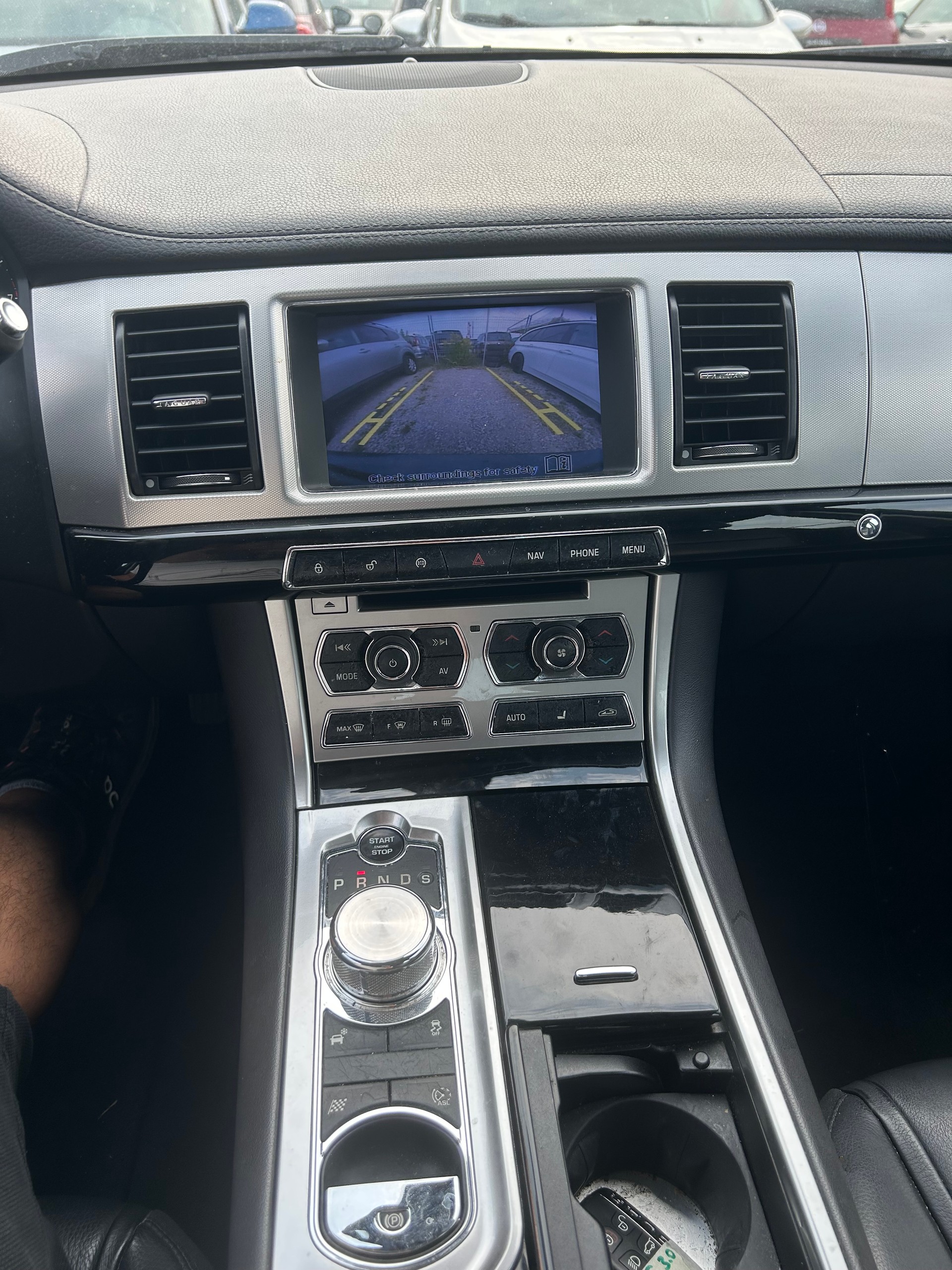 JAGUAR XF 3.0 V6 S/C Premium Luxury 4x4-image-8