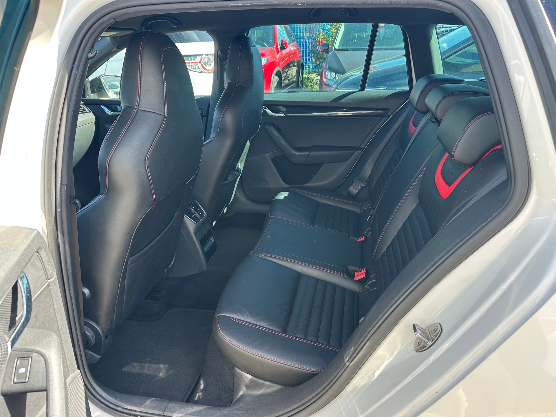 SKODA Octavia Combi 2.0 TSI RS DSG-image-12