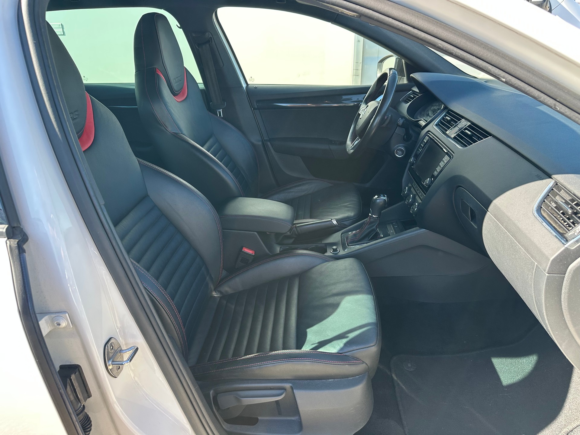 SKODA Octavia Combi 2.0 TSI RS DSG-image-13