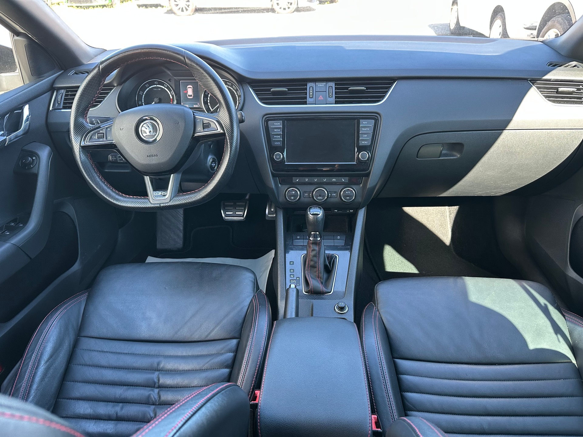 SKODA Octavia Combi 2.0 TSI RS DSG-image-11