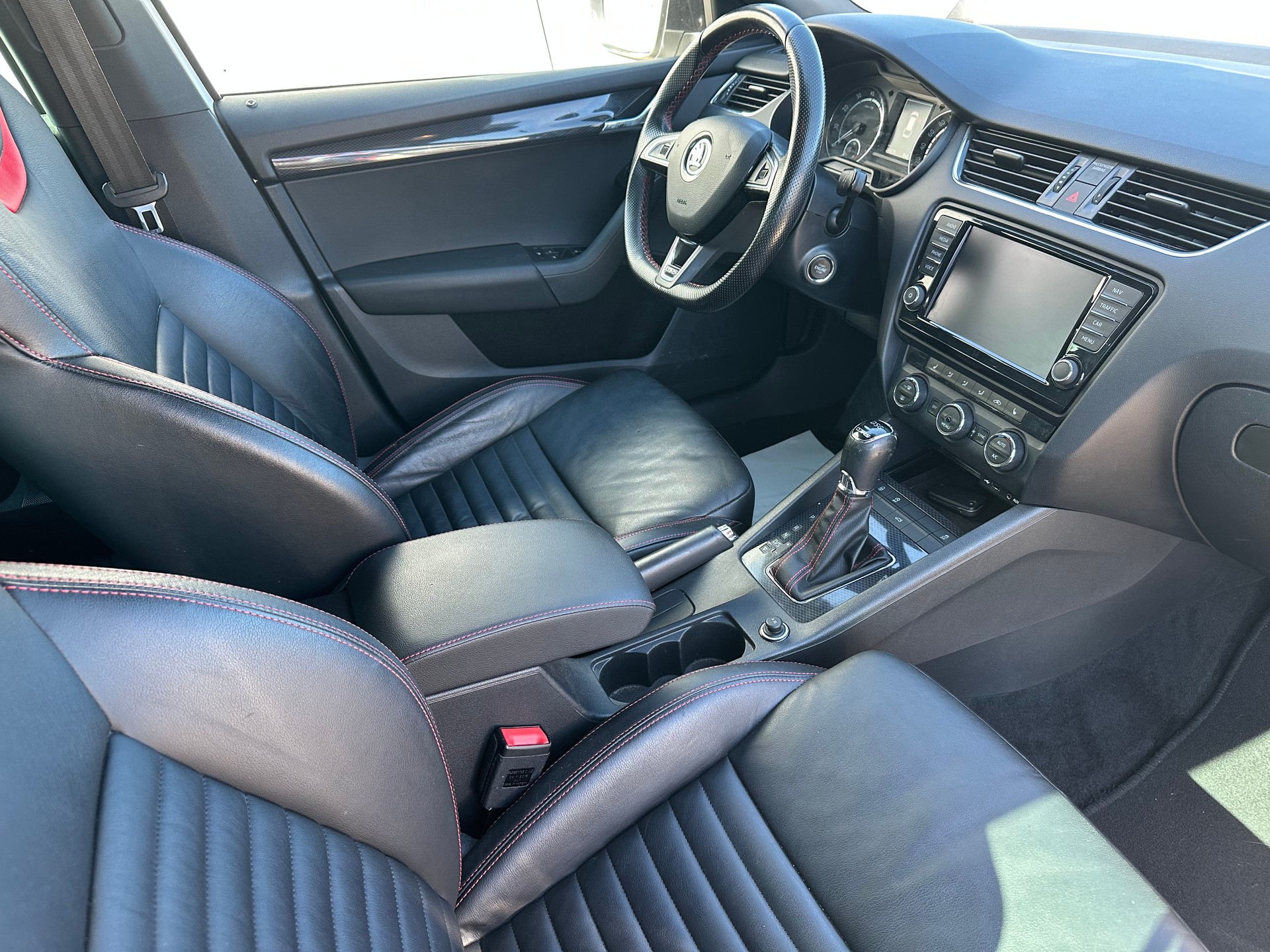 SKODA Octavia Combi 2.0 TSI RS DSG-image-14
