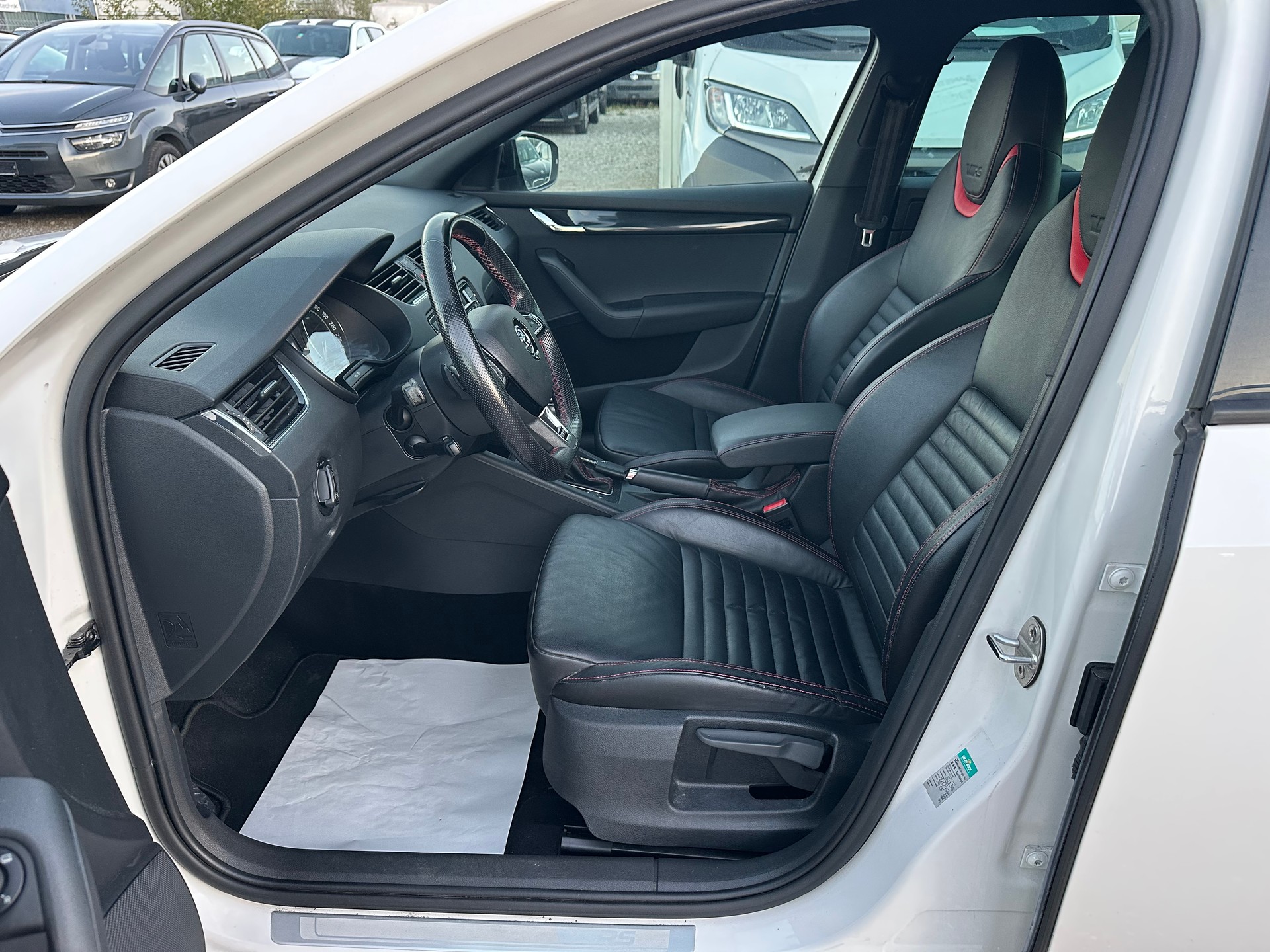 SKODA Octavia Combi 2.0 TSI RS DSG-image-7