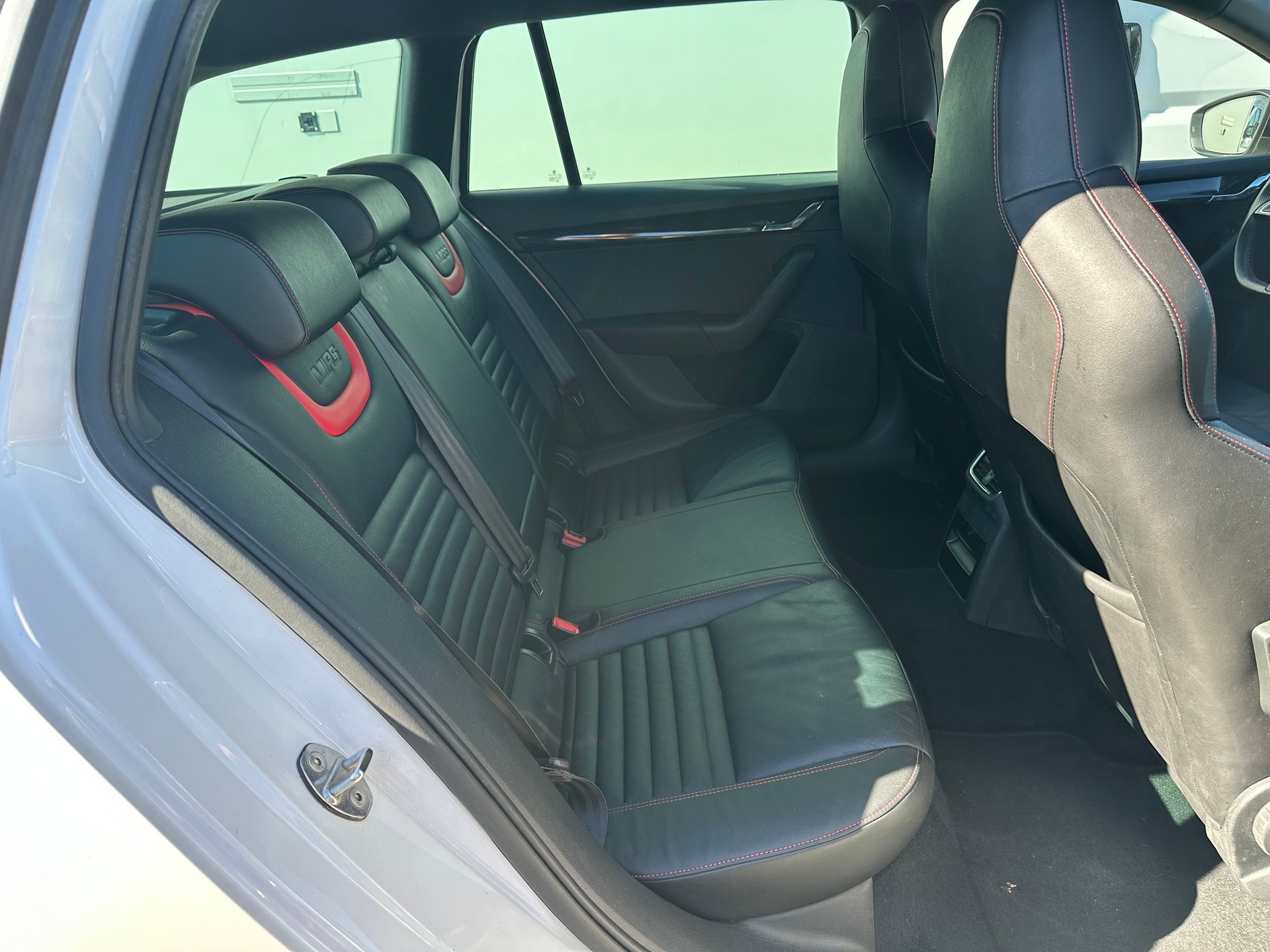 SKODA Octavia Combi 2.0 TSI RS DSG-image-15