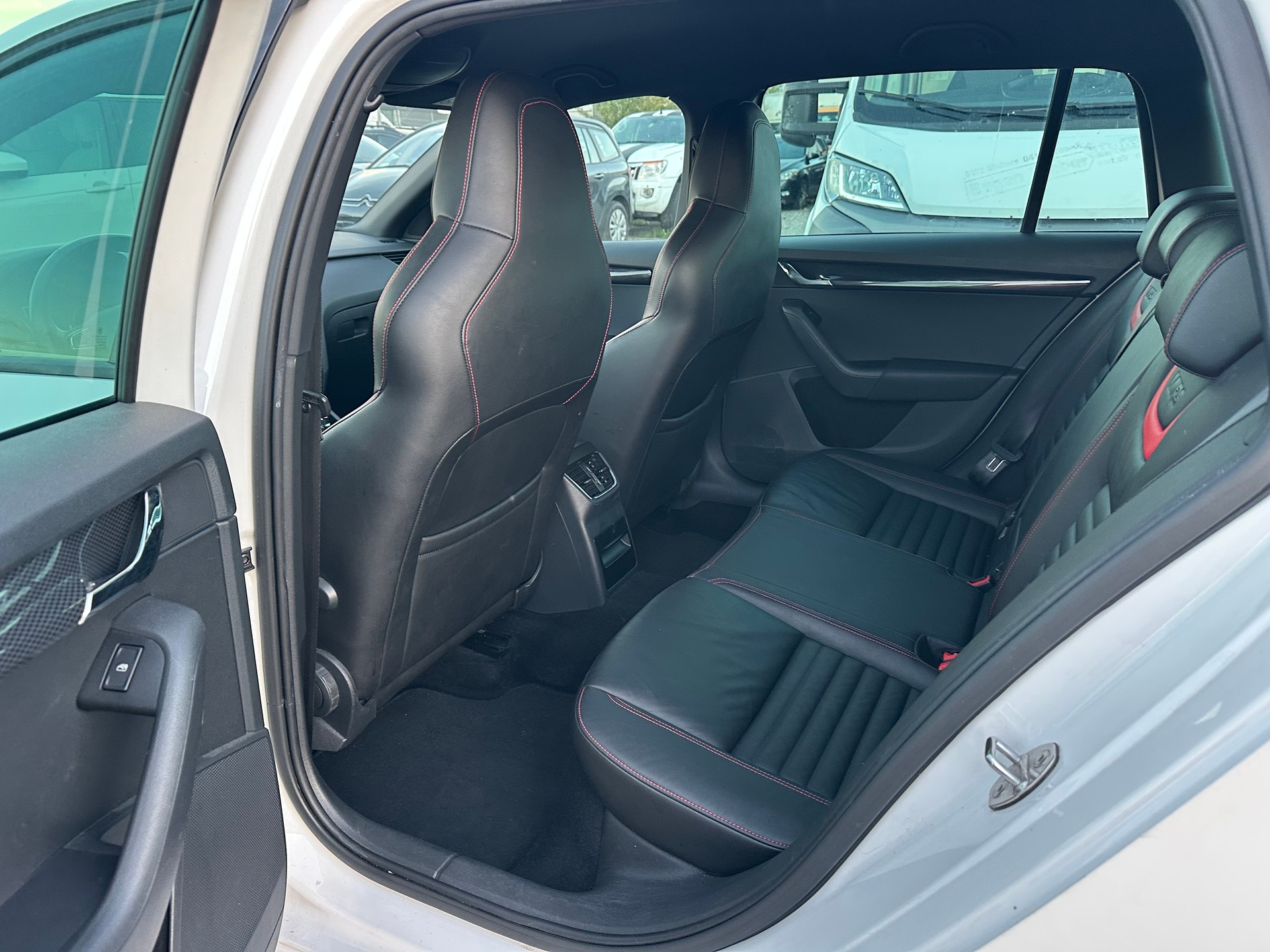 SKODA Octavia Combi 2.0 TSI RS DSG-image-10