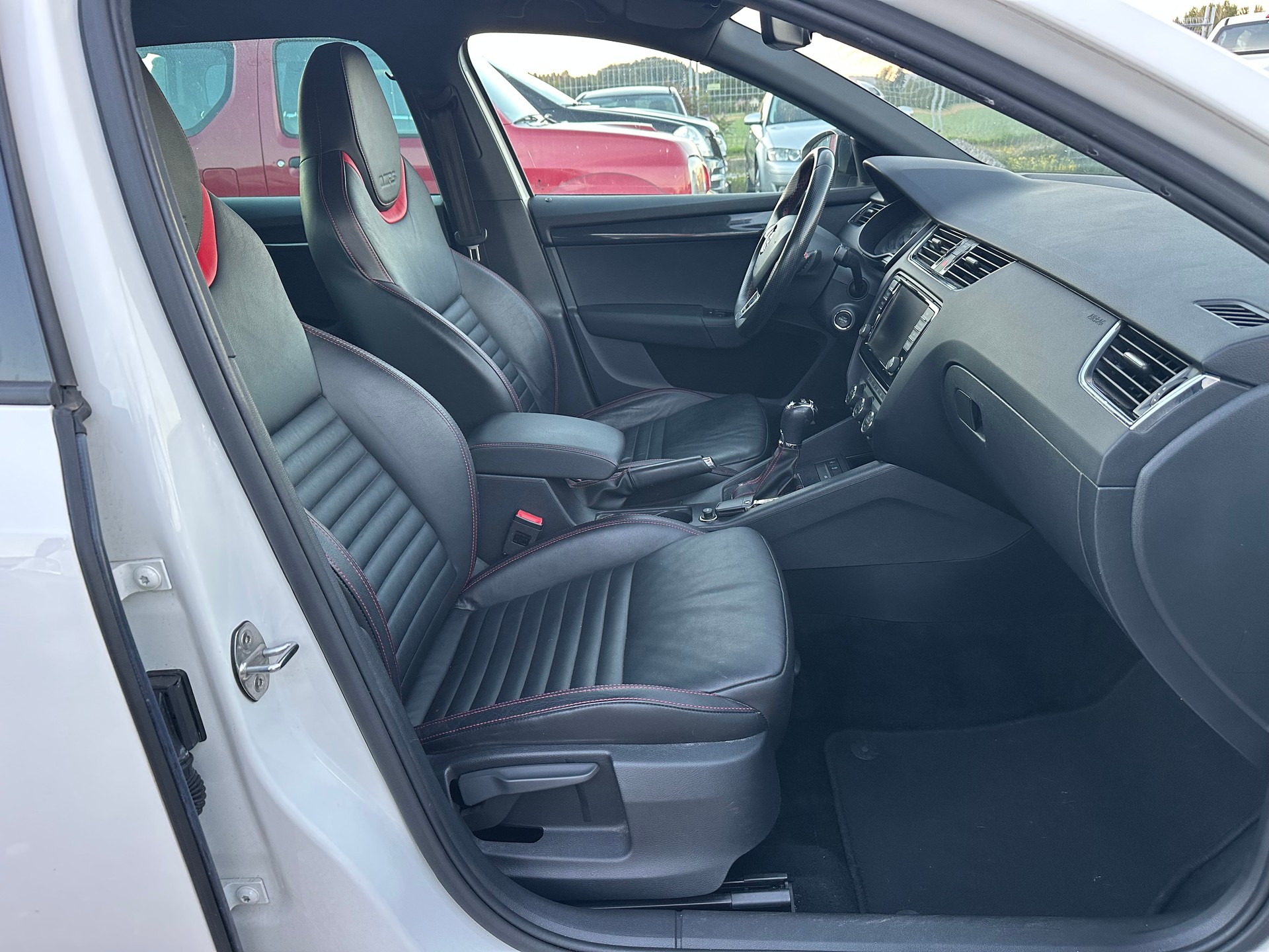 SKODA Octavia Combi 2.0 TSI RS DSG-image-12
