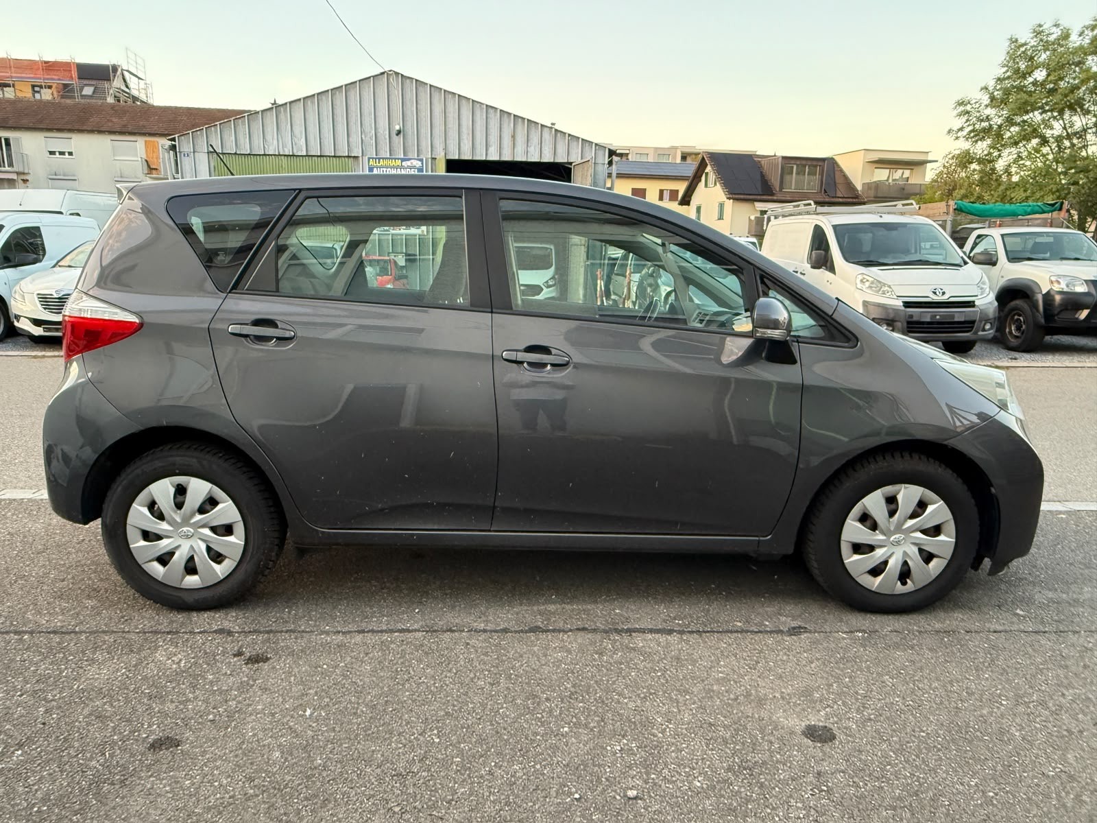 TOYOTA Verso-S 1.33 Linea Terra-image-1