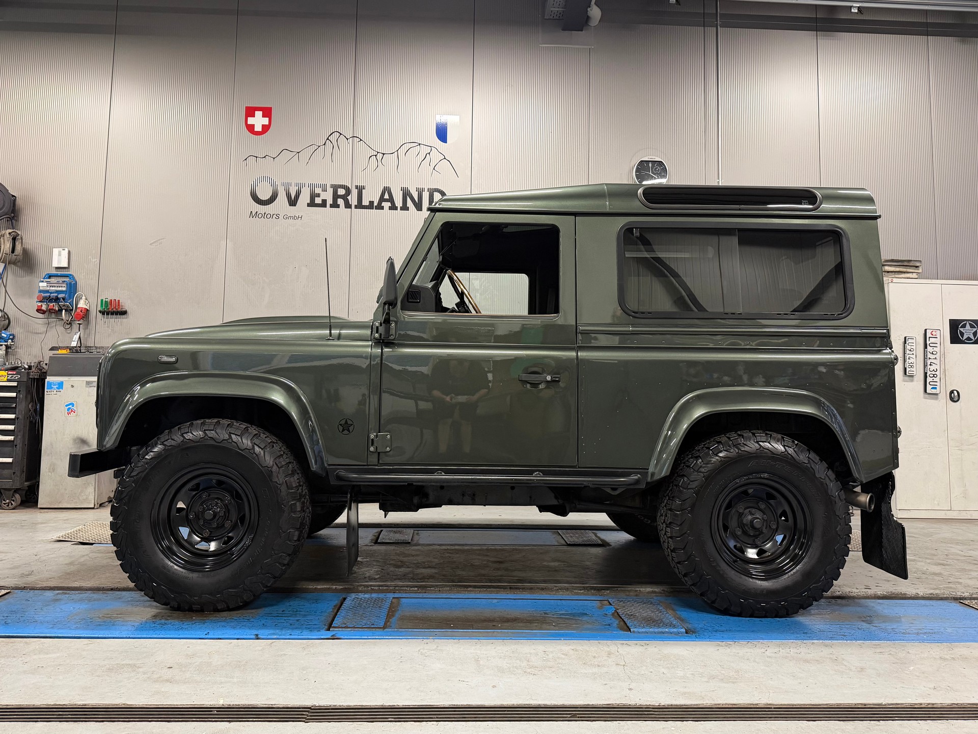 LAND ROVER 90-image-1