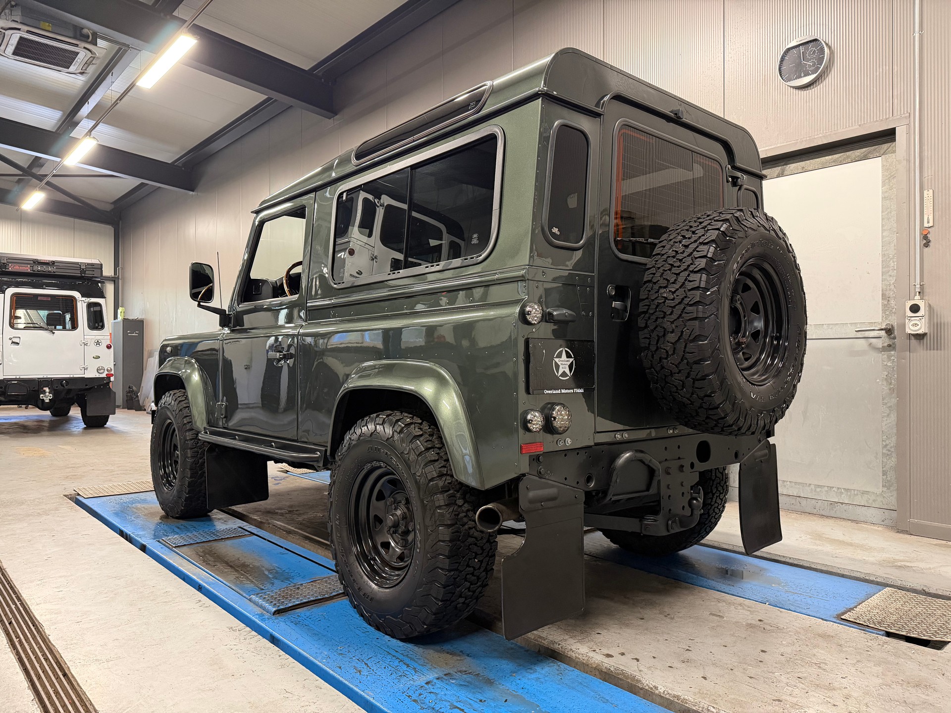 LAND ROVER 90-image-2