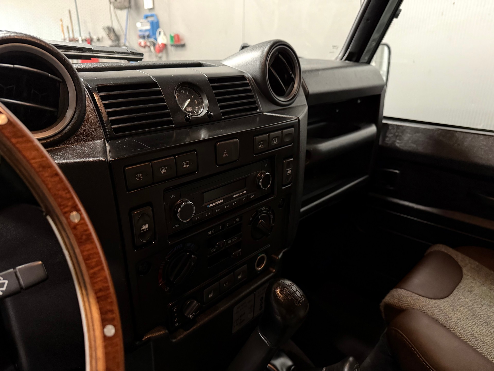 LAND ROVER 90-image-9