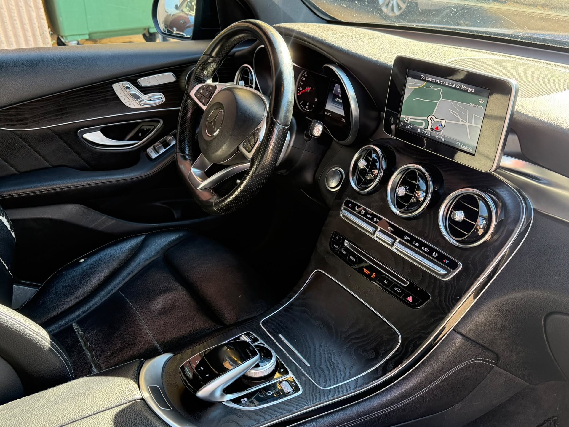 MERCEDES-BENZ GLC 250 4Matic 9G-Tronic-image-13