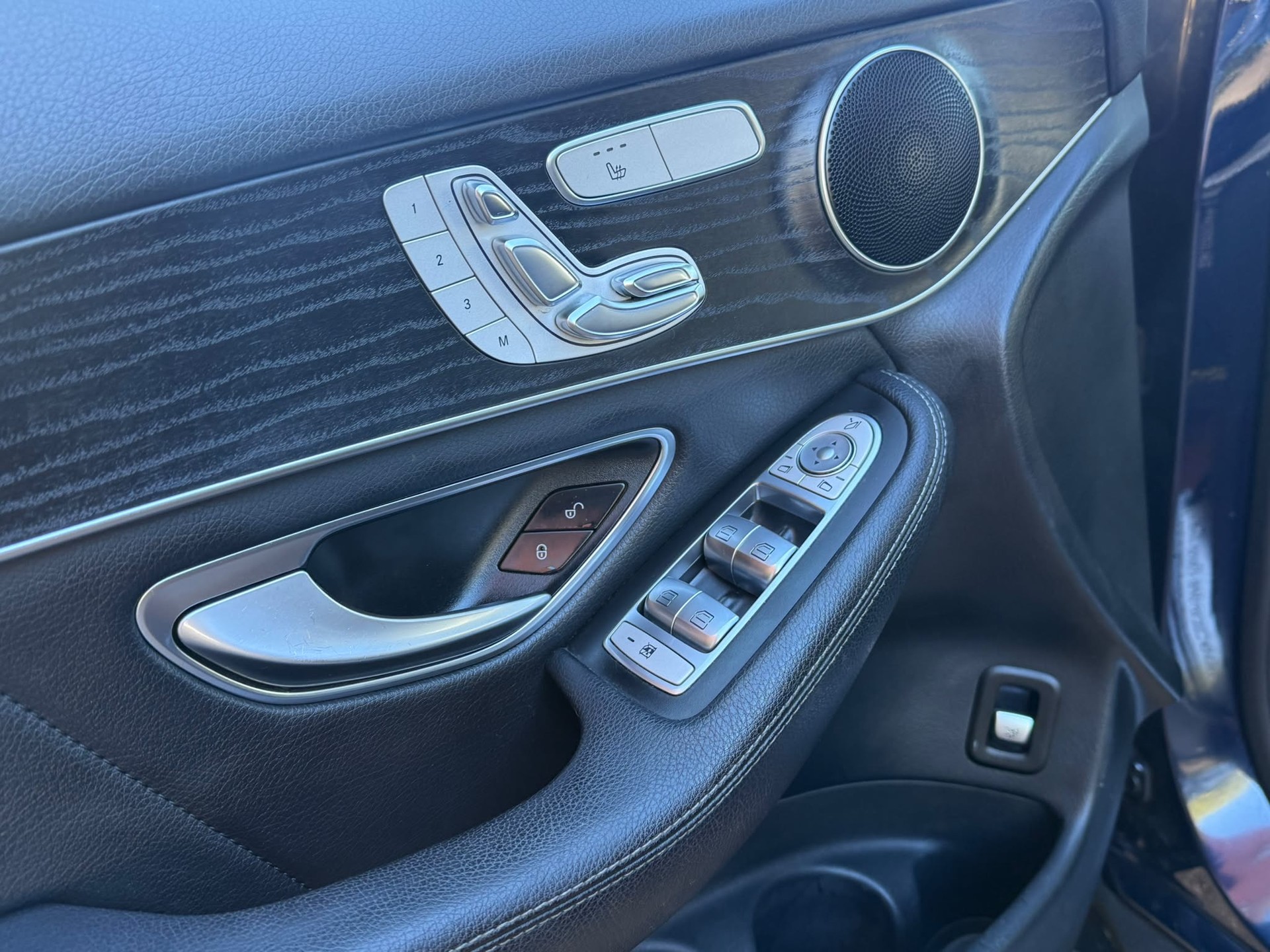 MERCEDES-BENZ GLC 250 4Matic 9G-Tronic-image-10