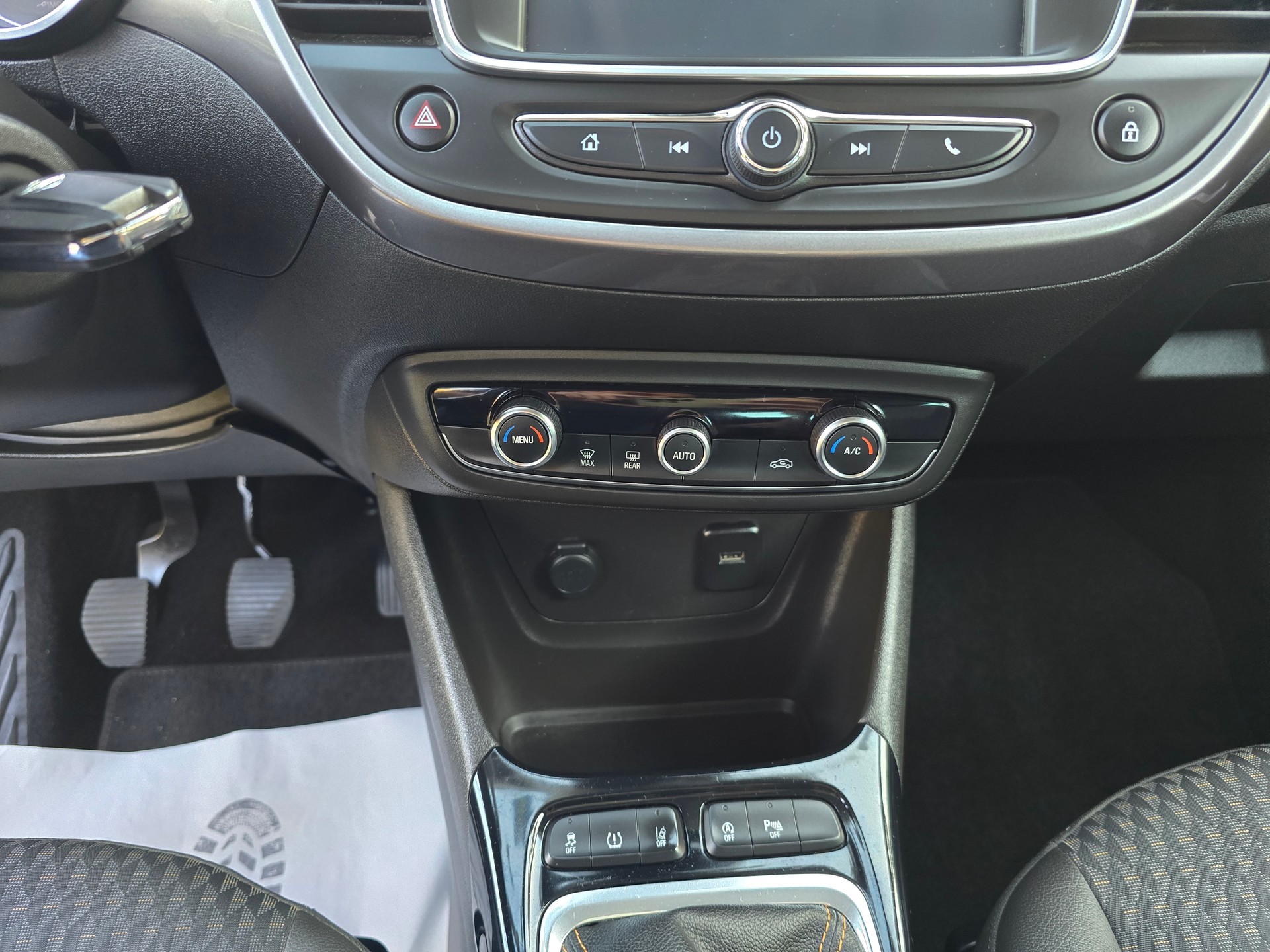 OPEL Crossland X 1.6 CDTi Enjoy-image-19