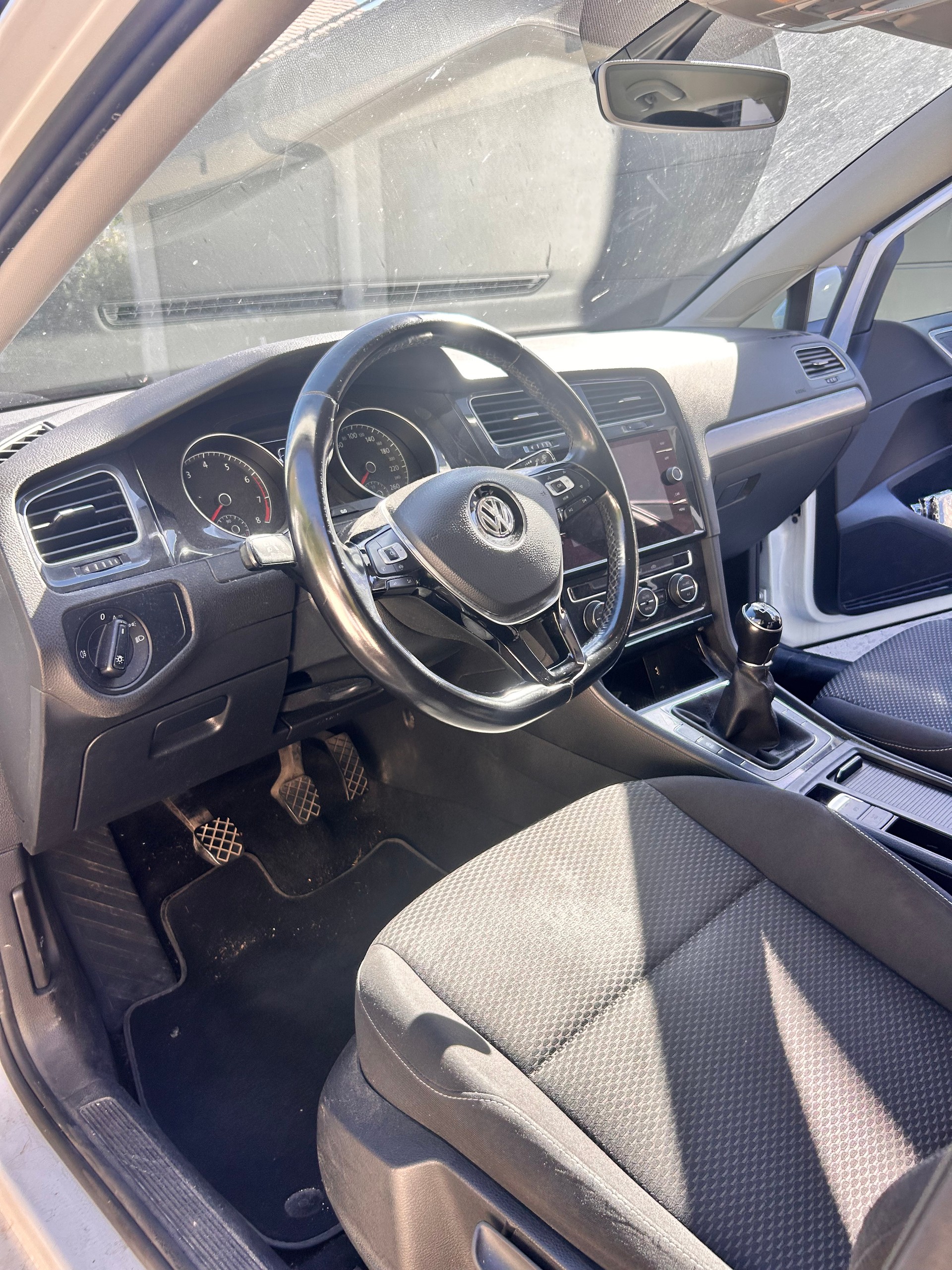 VW 1.0 TSI Trendline-image-2