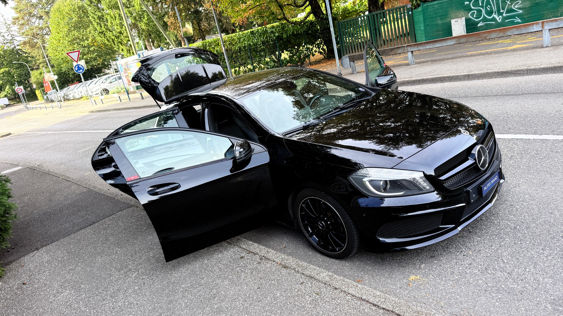 MERCEDES-BENZ A 200 AMG Line-image-14