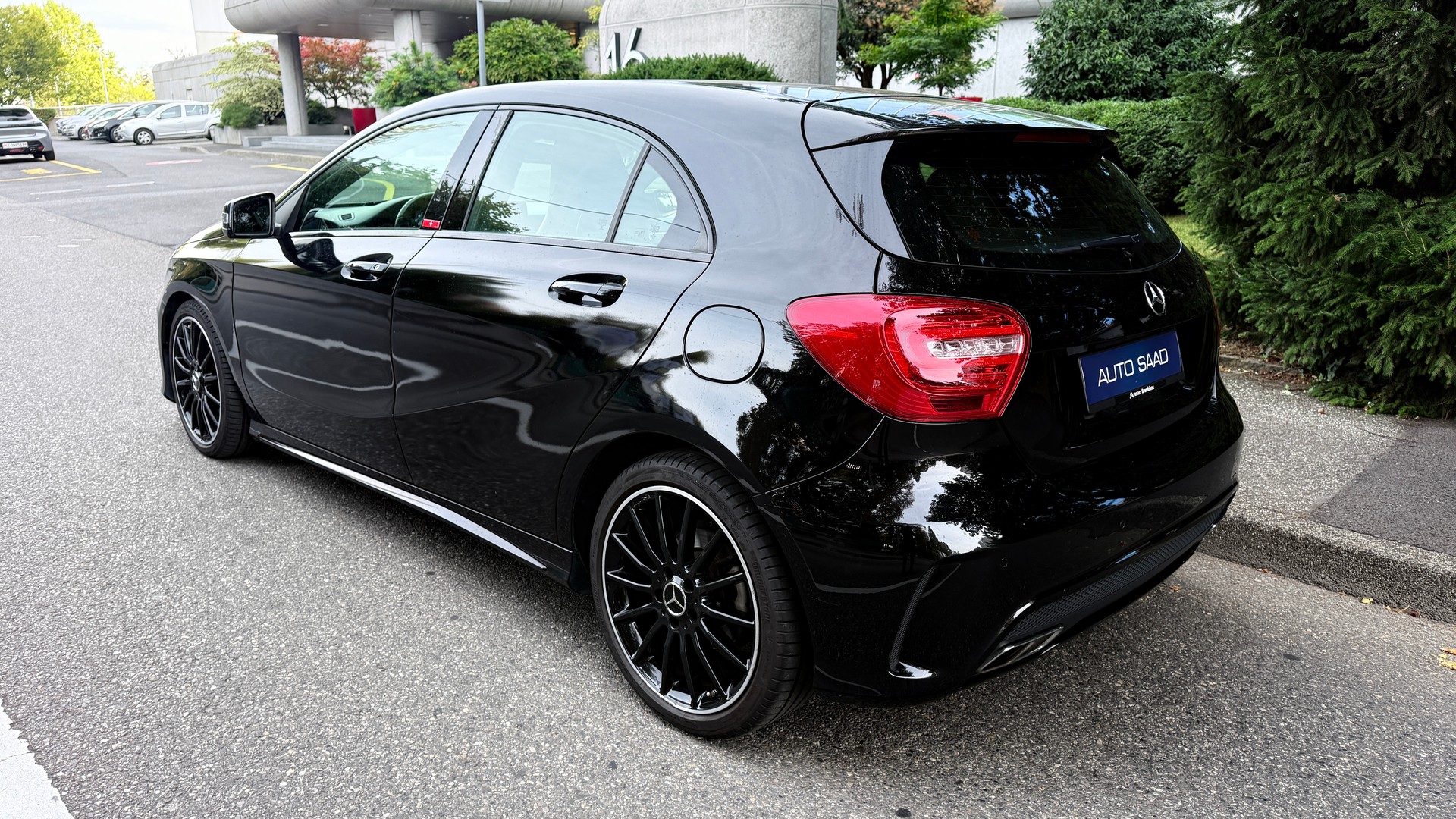 MERCEDES-BENZ A 200 AMG Line-image-5