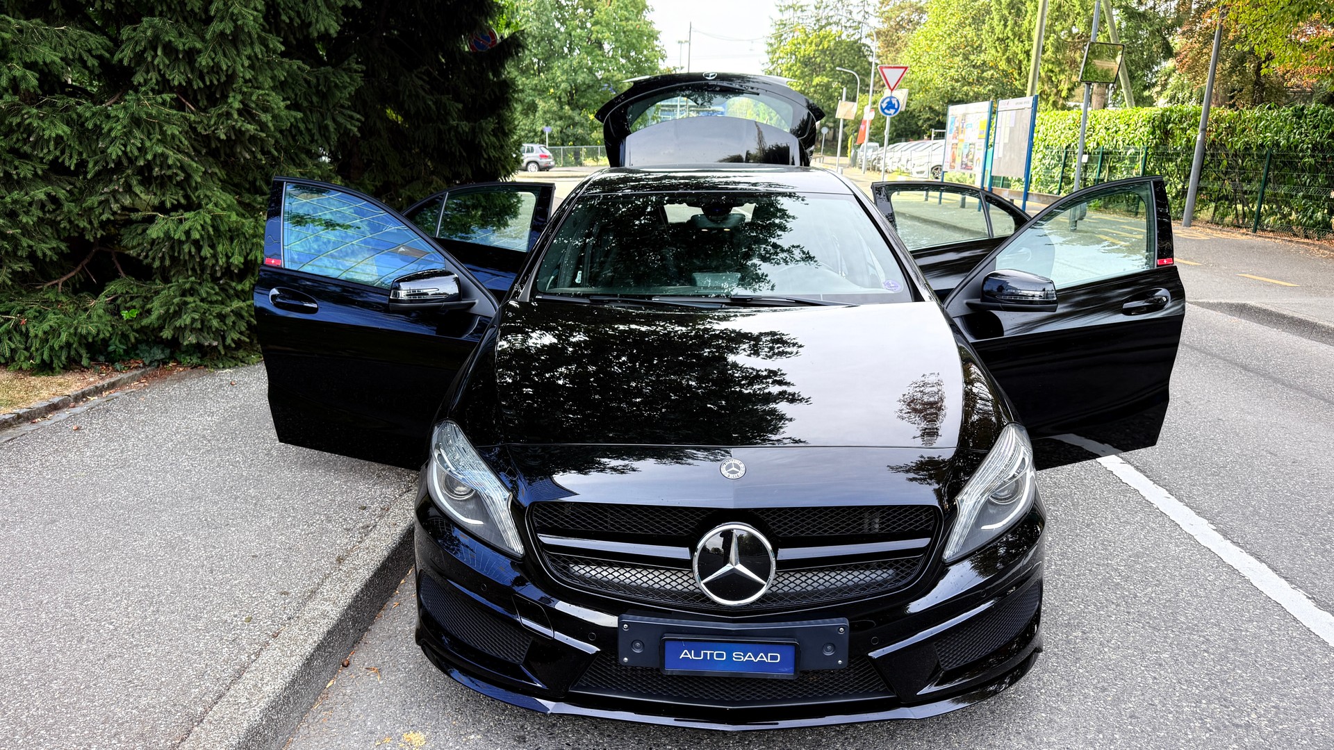 MERCEDES-BENZ A 200 AMG Line-image-13