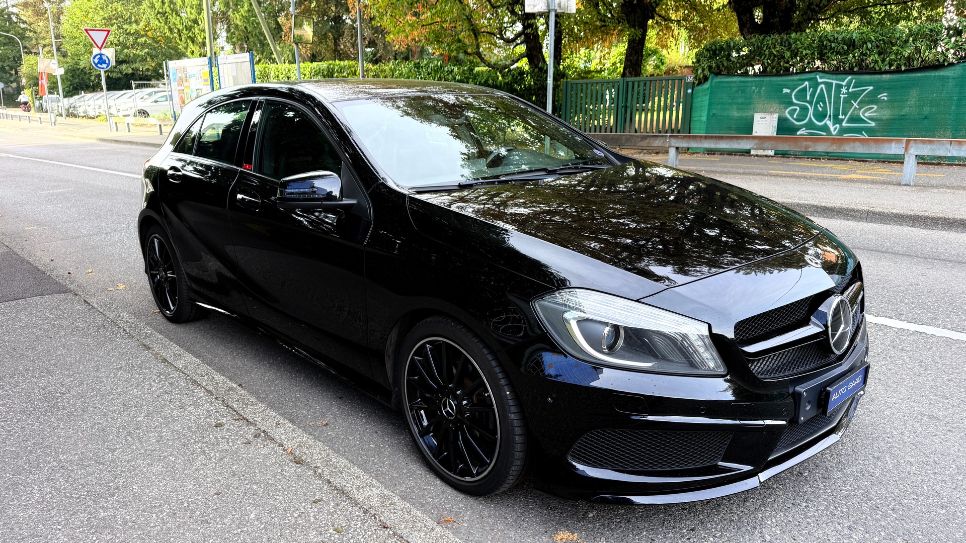 MERCEDES-BENZ A 200 AMG Line-image-1