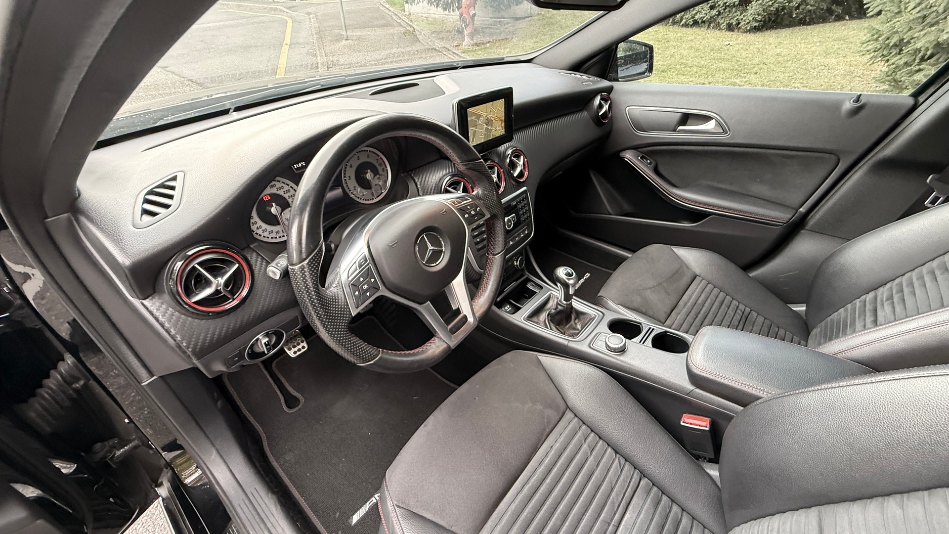 MERCEDES-BENZ A 200 AMG Line-image-10