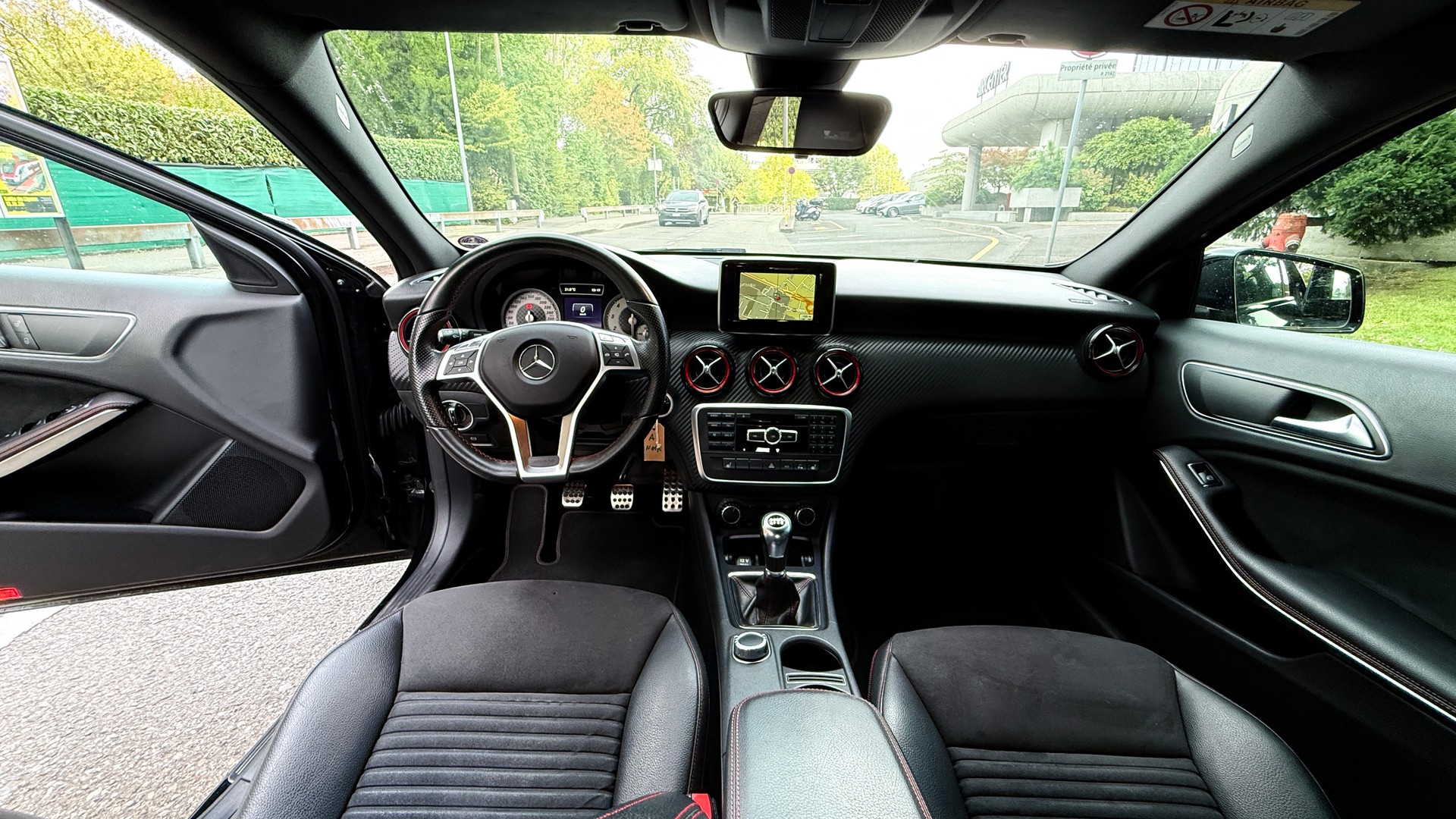 MERCEDES-BENZ A 200 AMG Line-image-8
