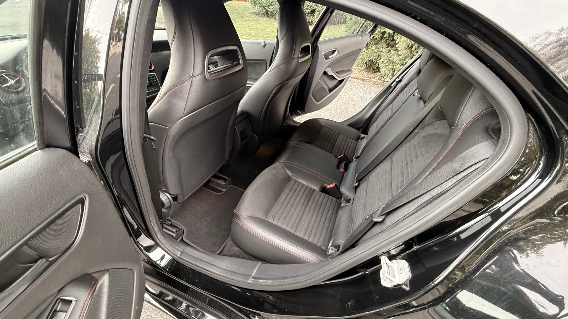 MERCEDES-BENZ A 200 AMG Line-image-11