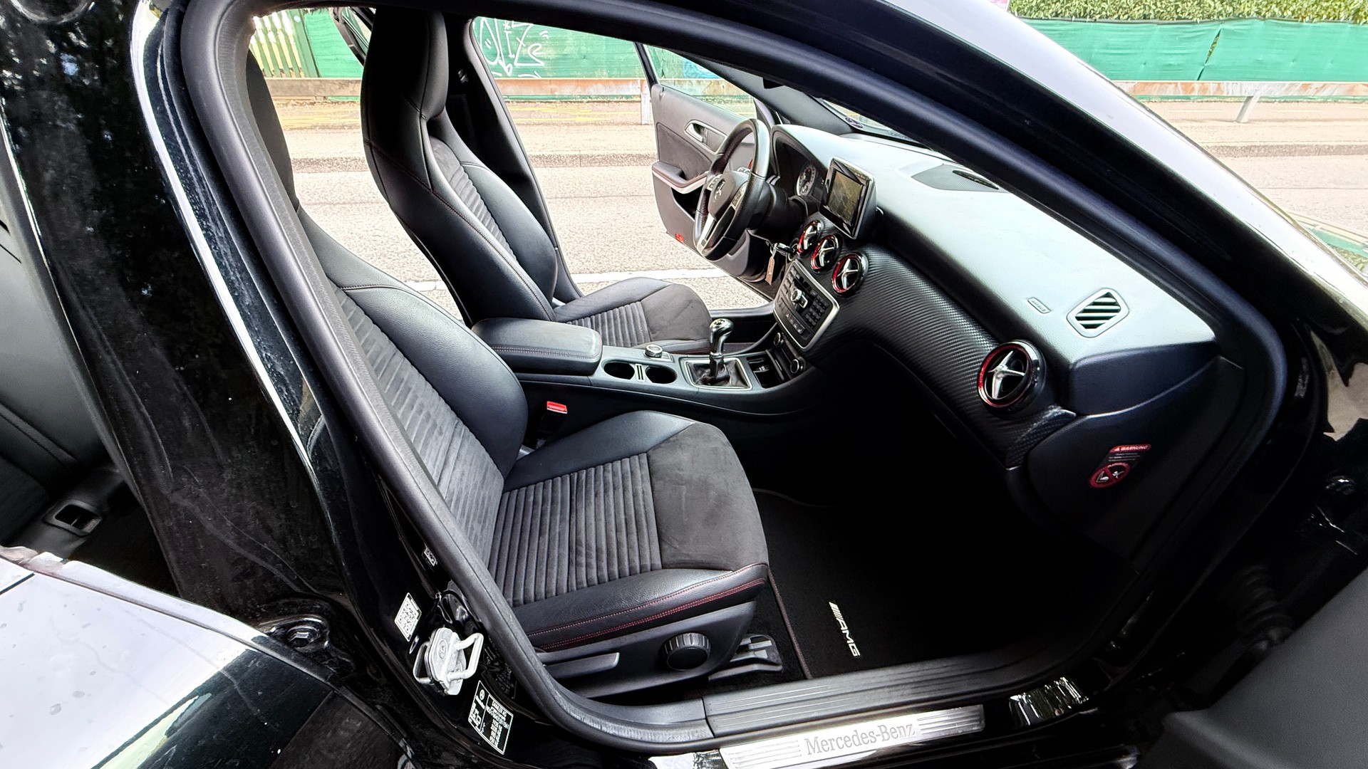 MERCEDES-BENZ A 200 AMG Line-image-12
