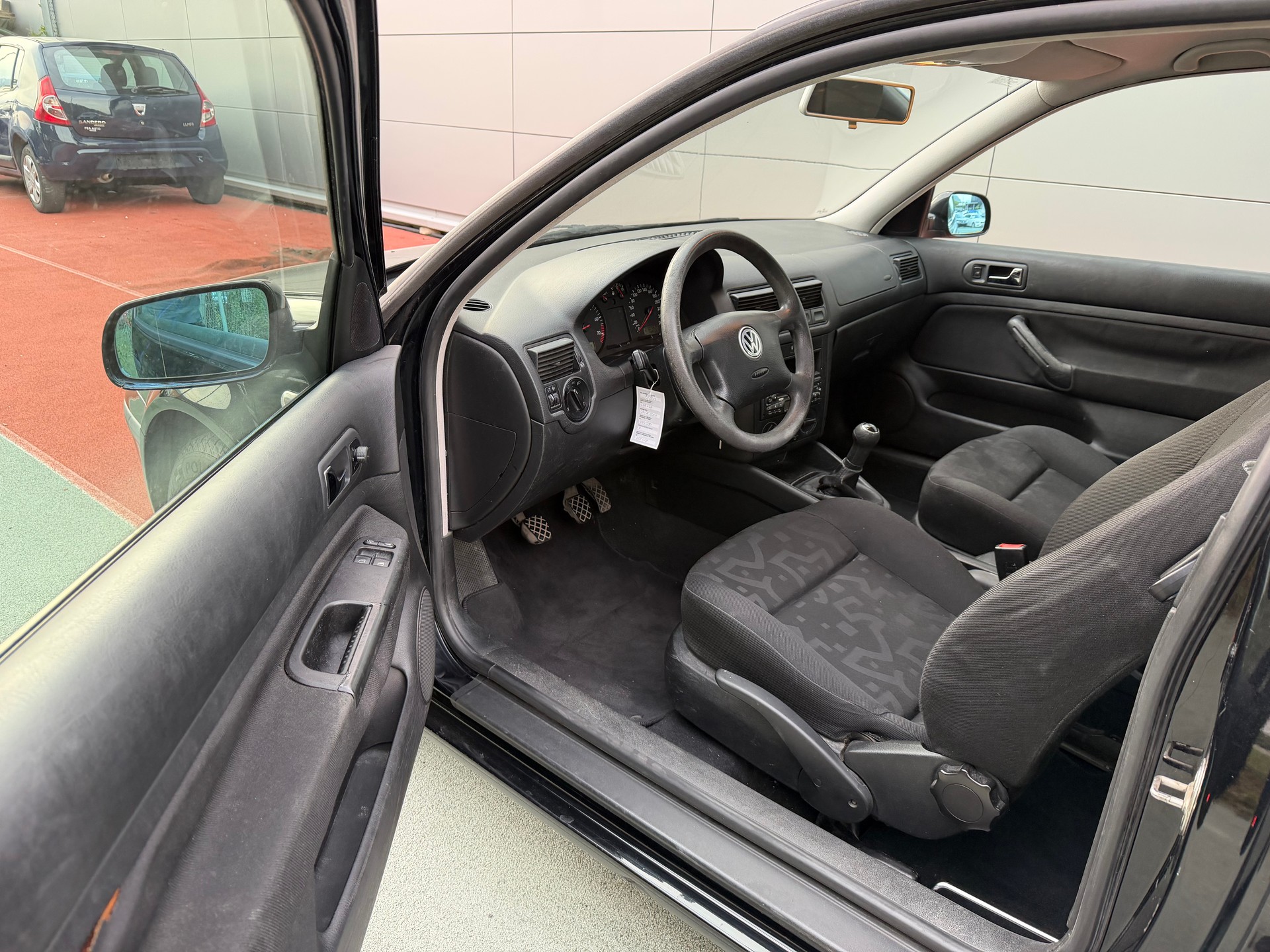 VW Golf 1.6 Celebration-image-8