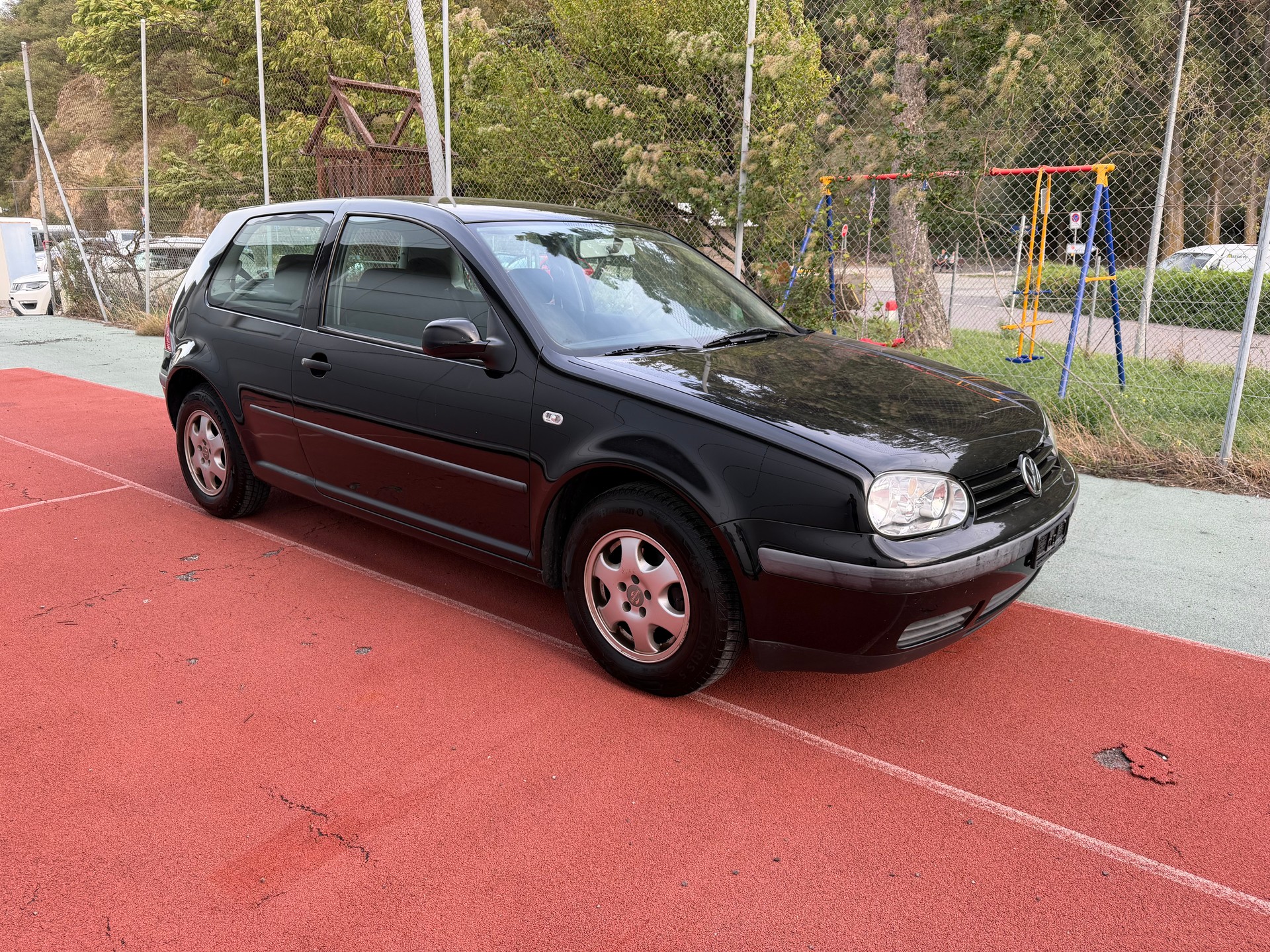VW Golf 1.6 Celebration-image-1