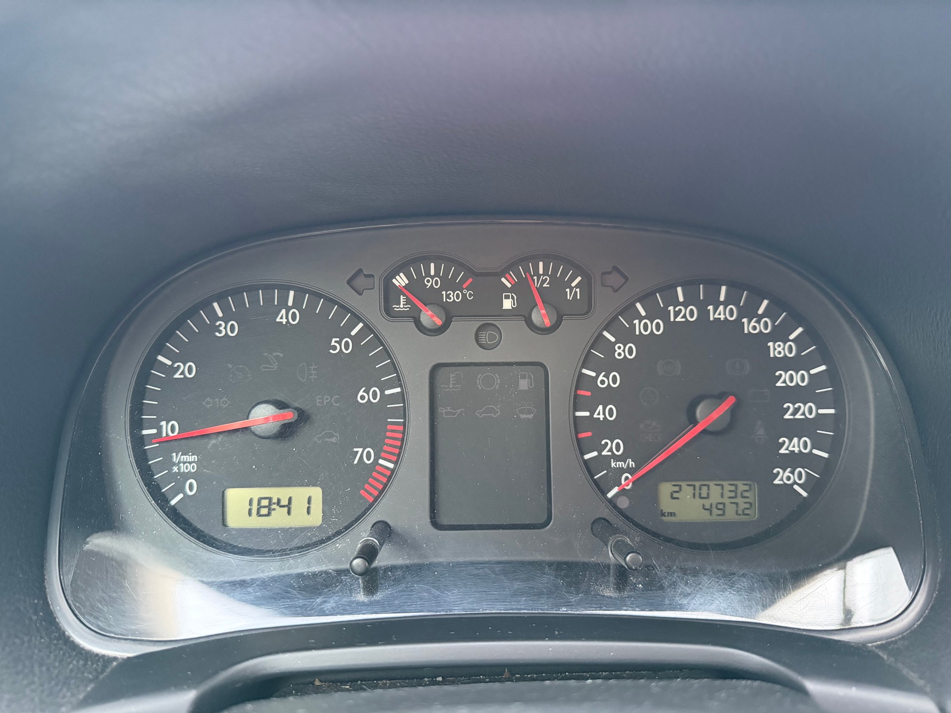 VW Golf 1.6 Celebration-image-6