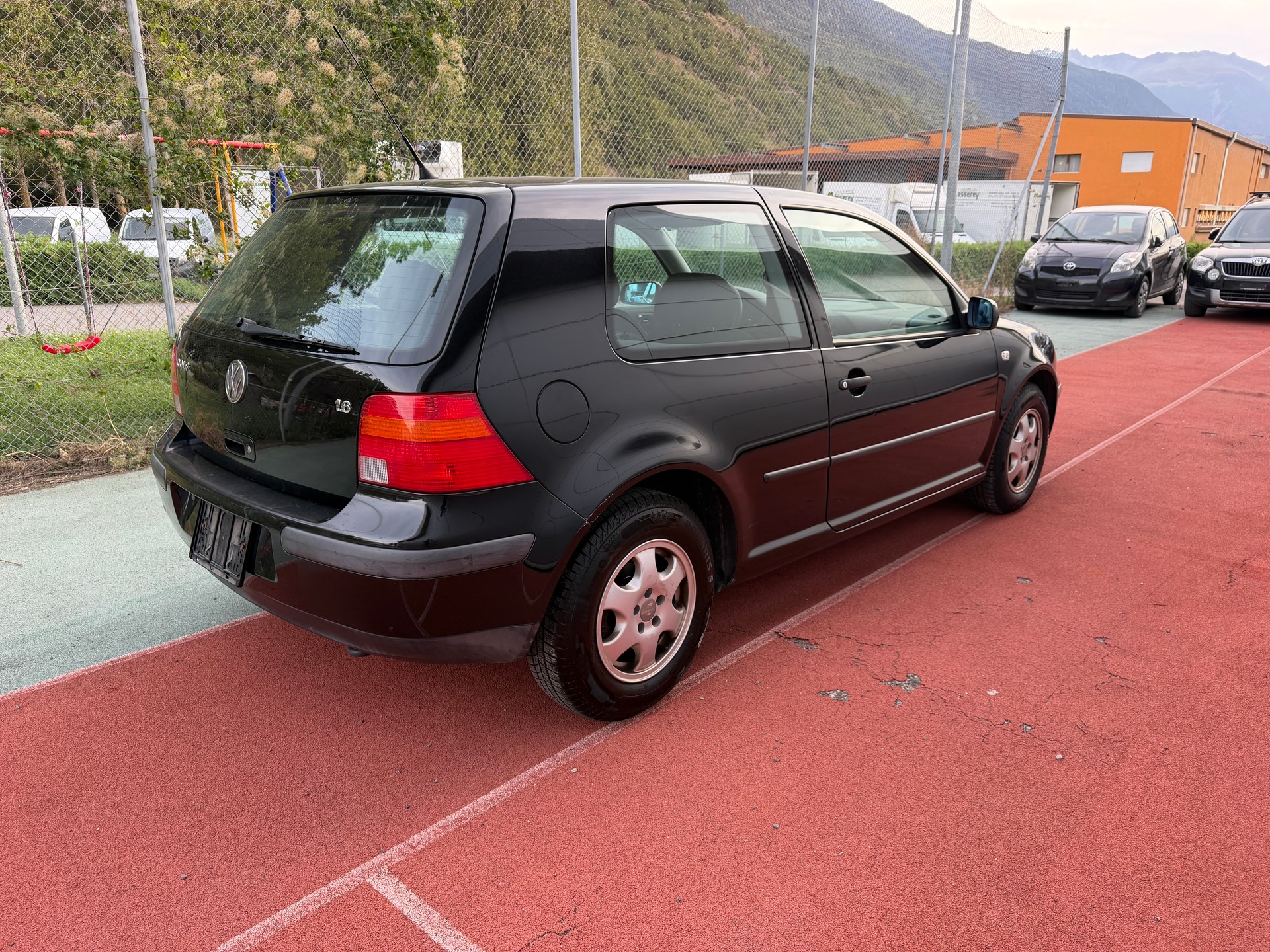 VW Golf 1.6 Celebration-image-4