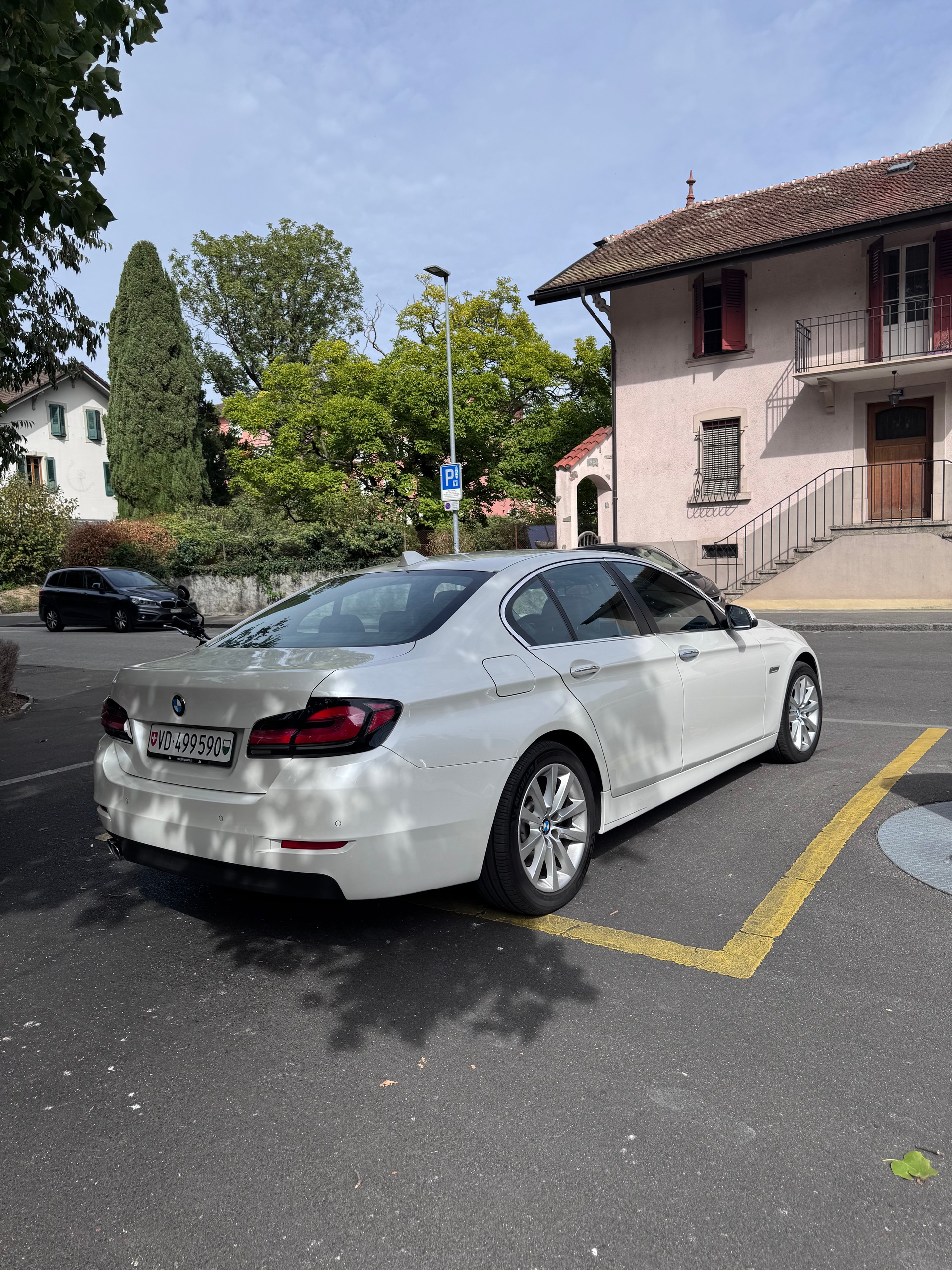 BMW 528i xDrive-image-3