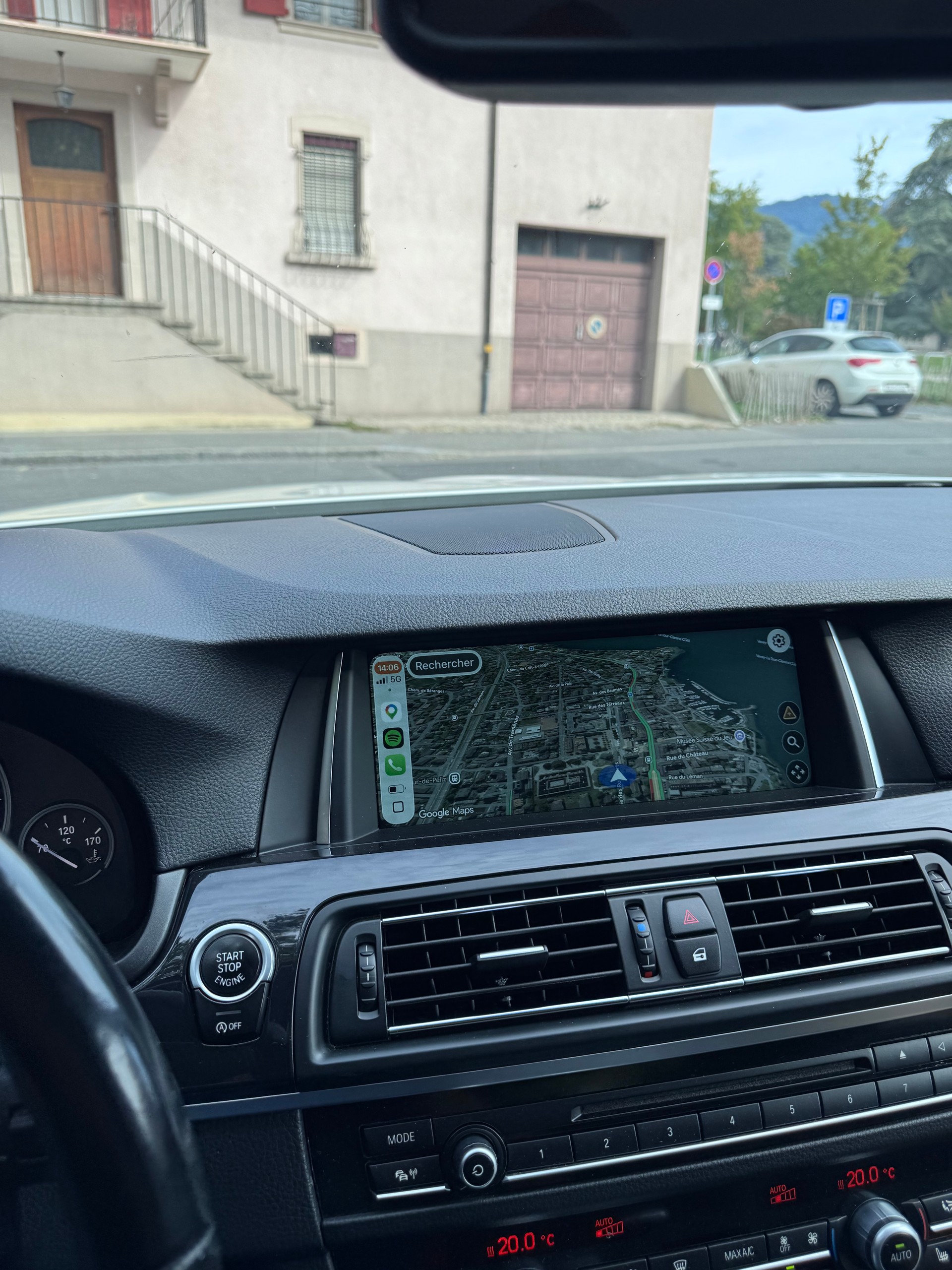 BMW 528i xDrive-image-2