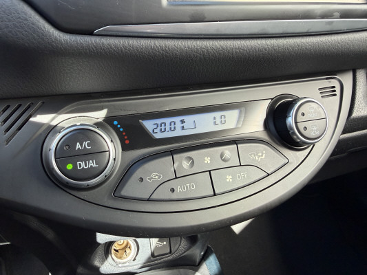 TOYOTA Yaris 1.5 Hybrid Comfort-image-13