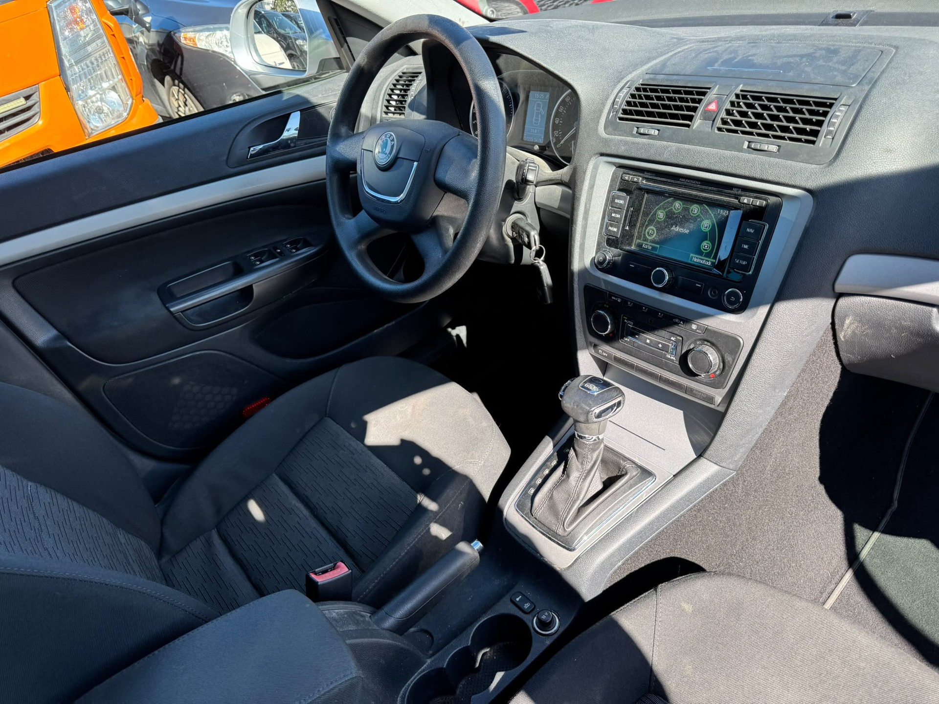 SKODA Octavia Combi 1.6 TDI Active DSG-image-10