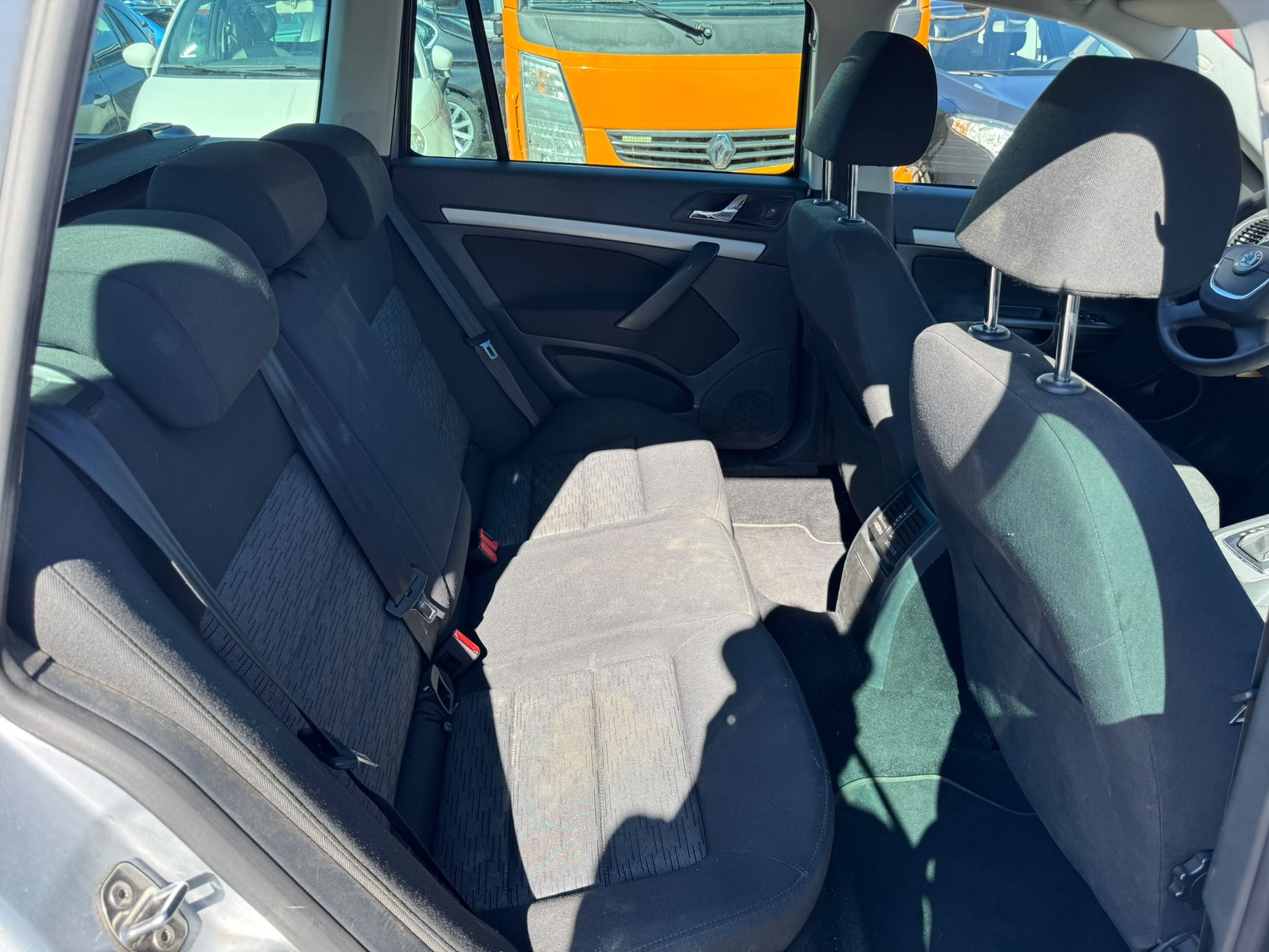 SKODA Octavia Combi 1.6 TDI Active DSG-image-12