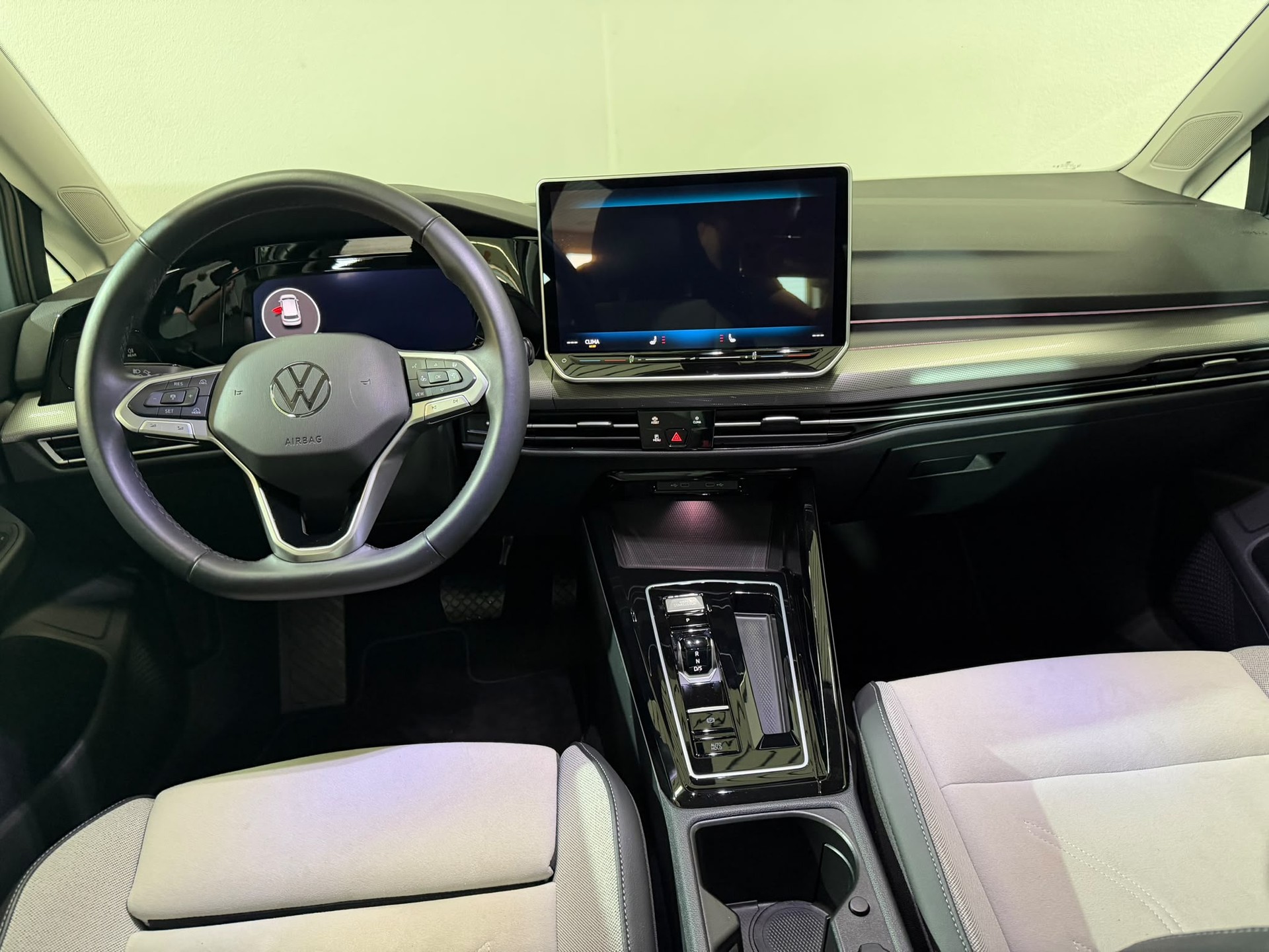 VW Golf 1.5 e TSI mHEV Style DSG-image-9