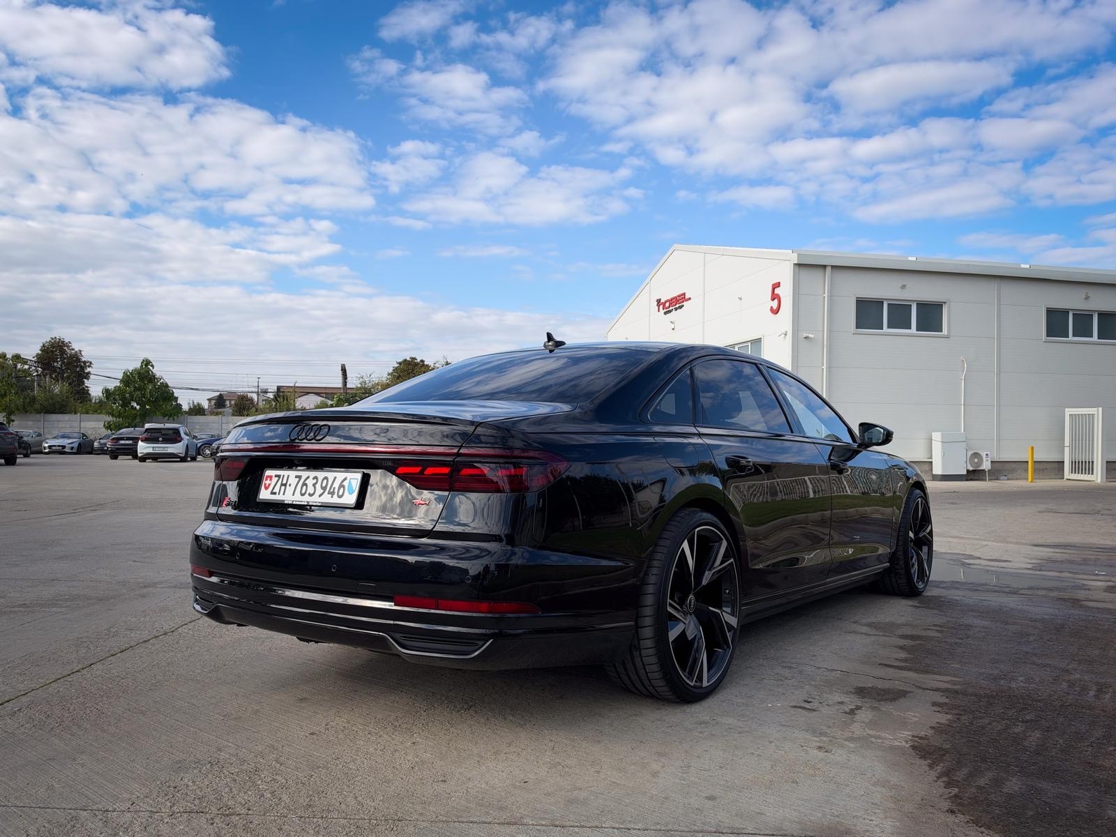 AUDI A8-image-1